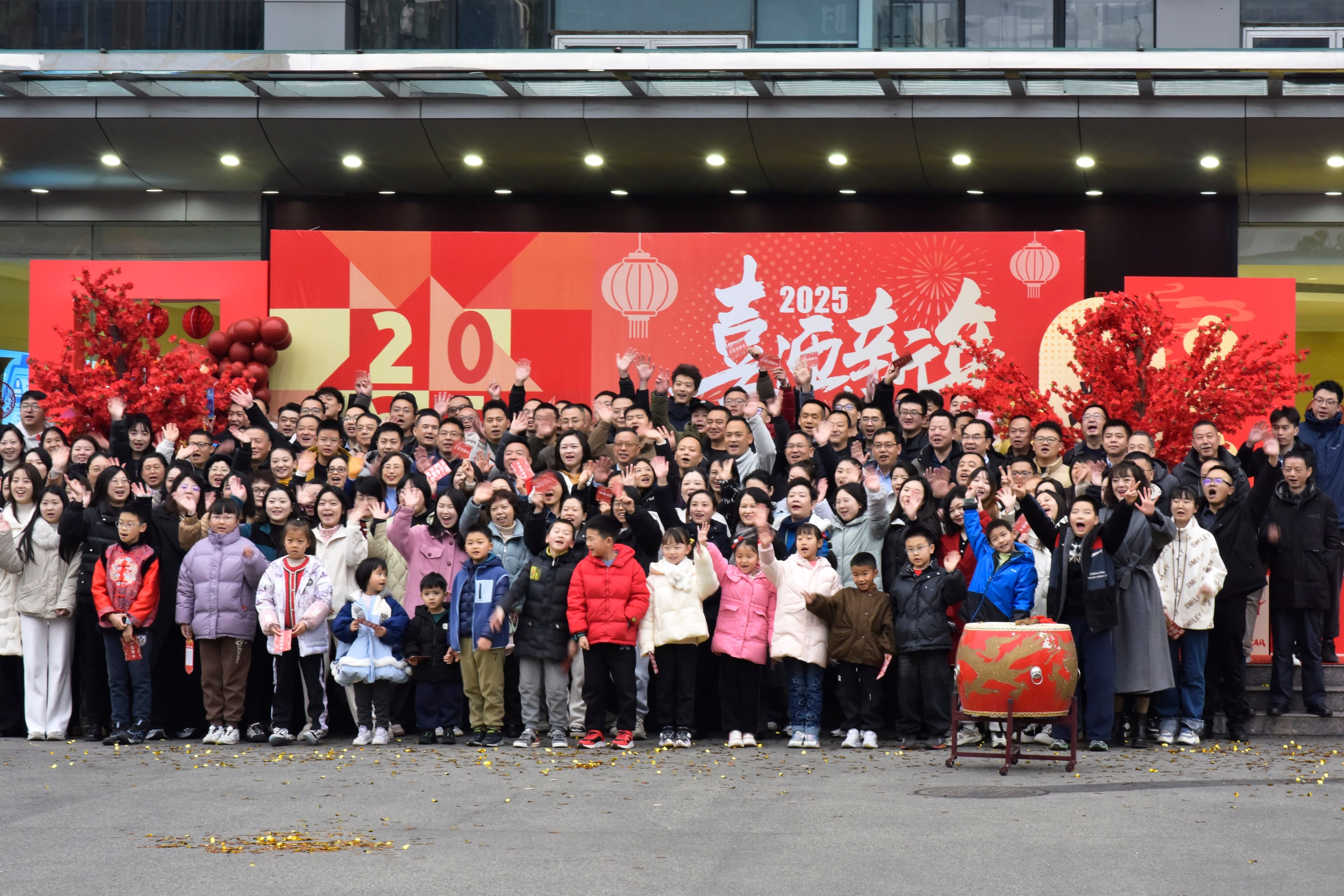 �����������³̡�����ͨ���輯�ſ�չ2025�괺����԰�˶�