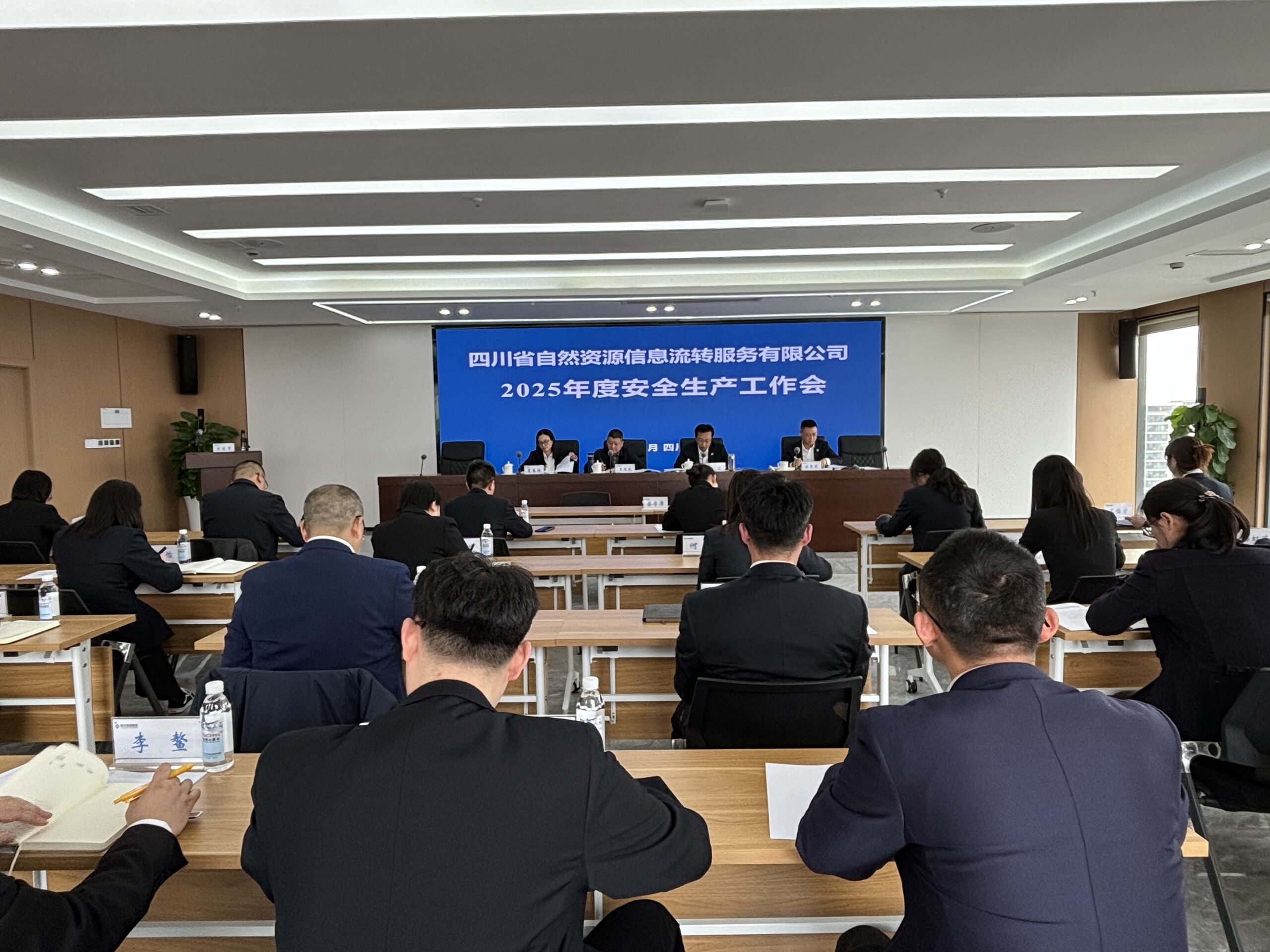 2025����������������