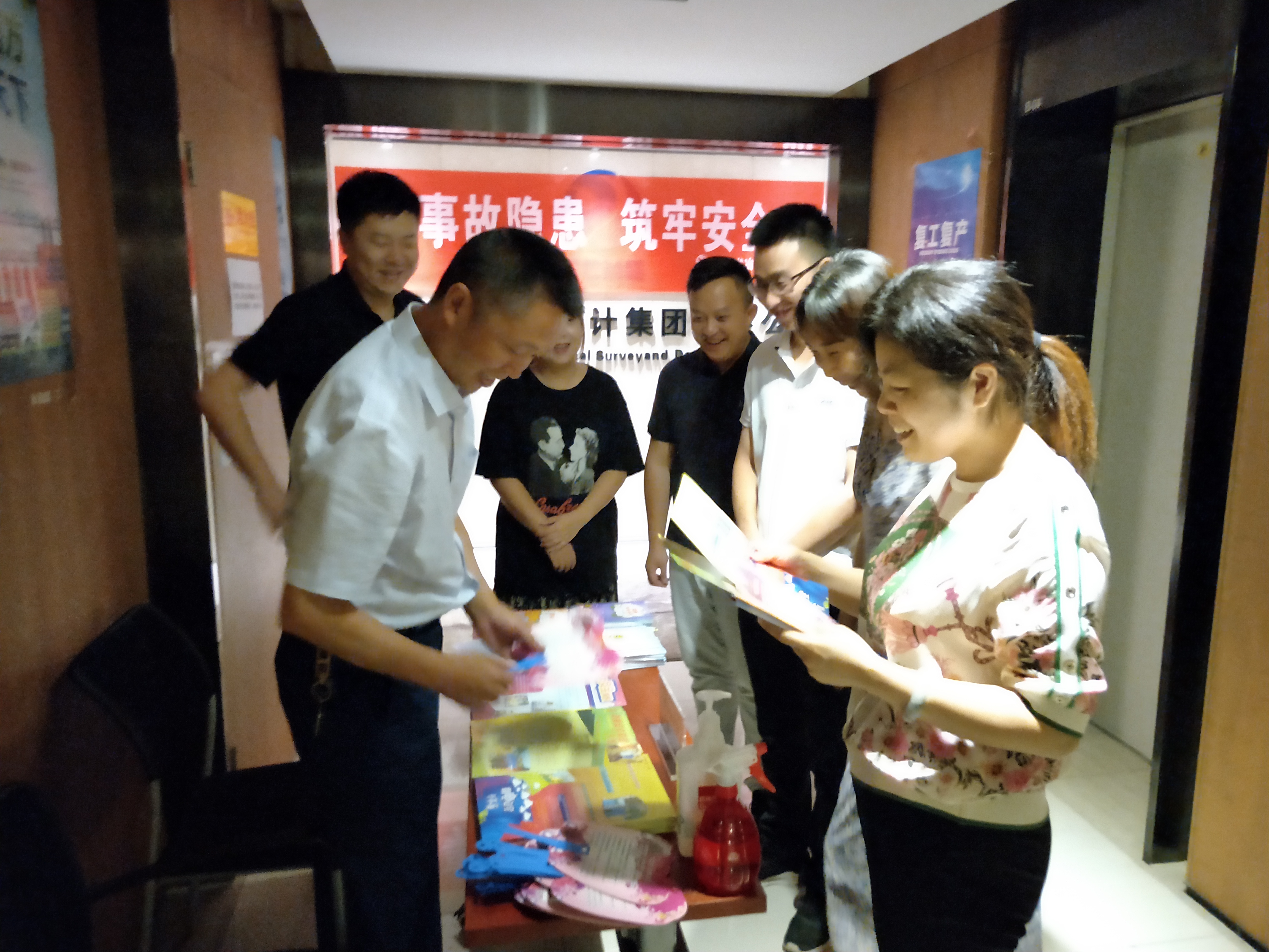 �۲��á�(�й���)���޹�˾����