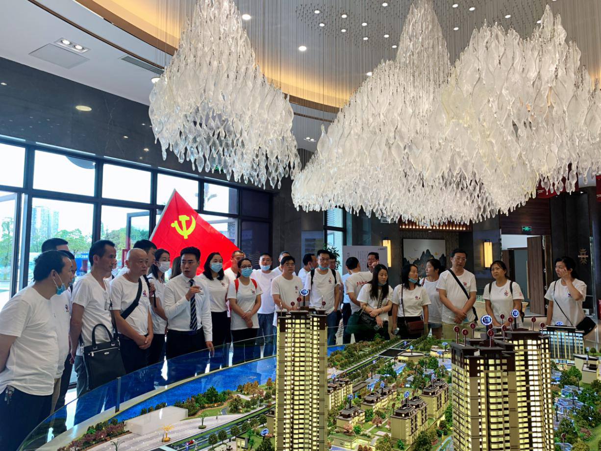 �۲��á�(�й���)���޹�˾����