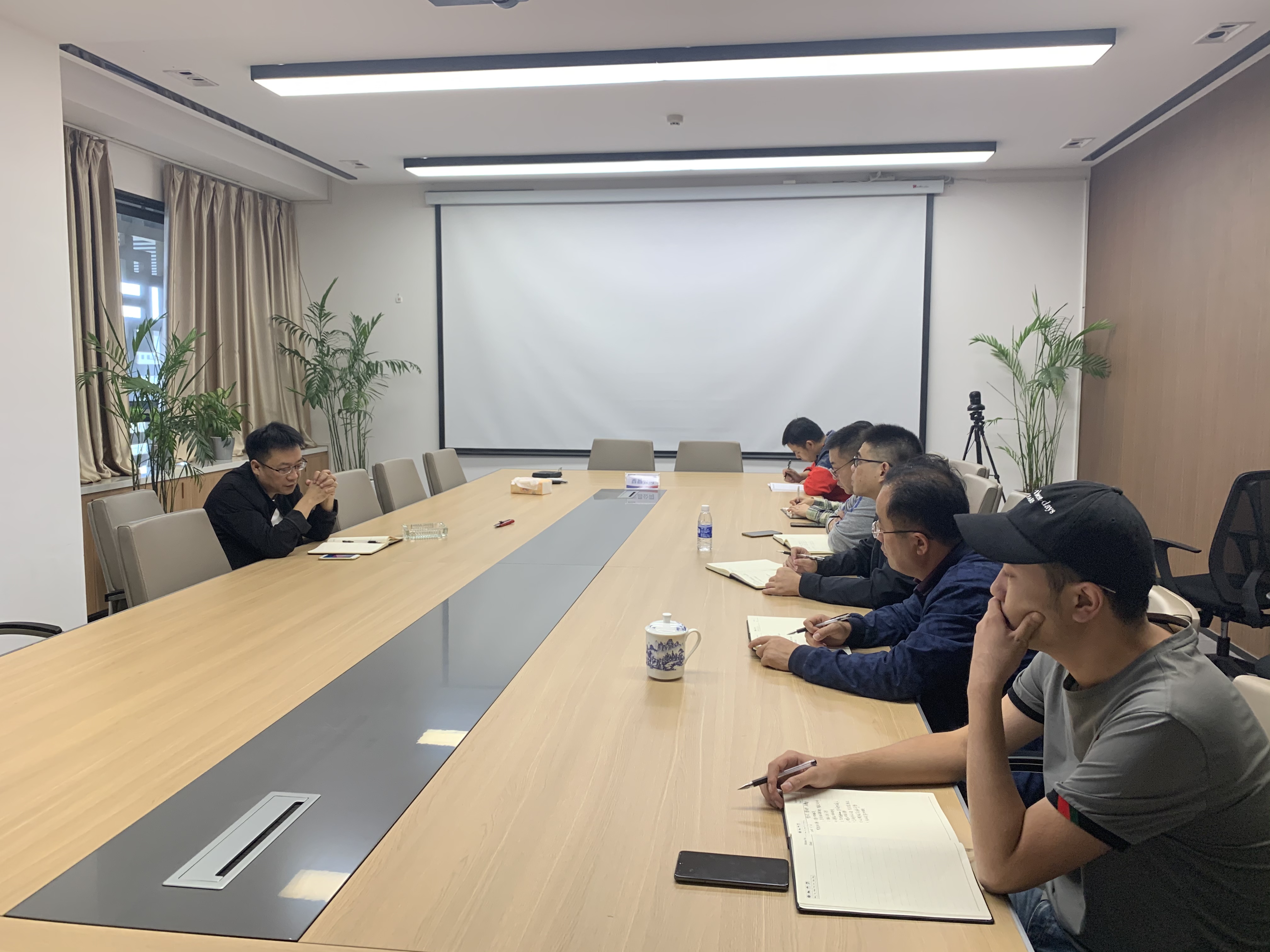 �۲��á�(�й���)���޹�˾����