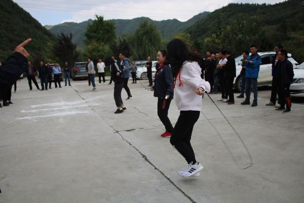 �۲��á�(�й���)���޹�˾����