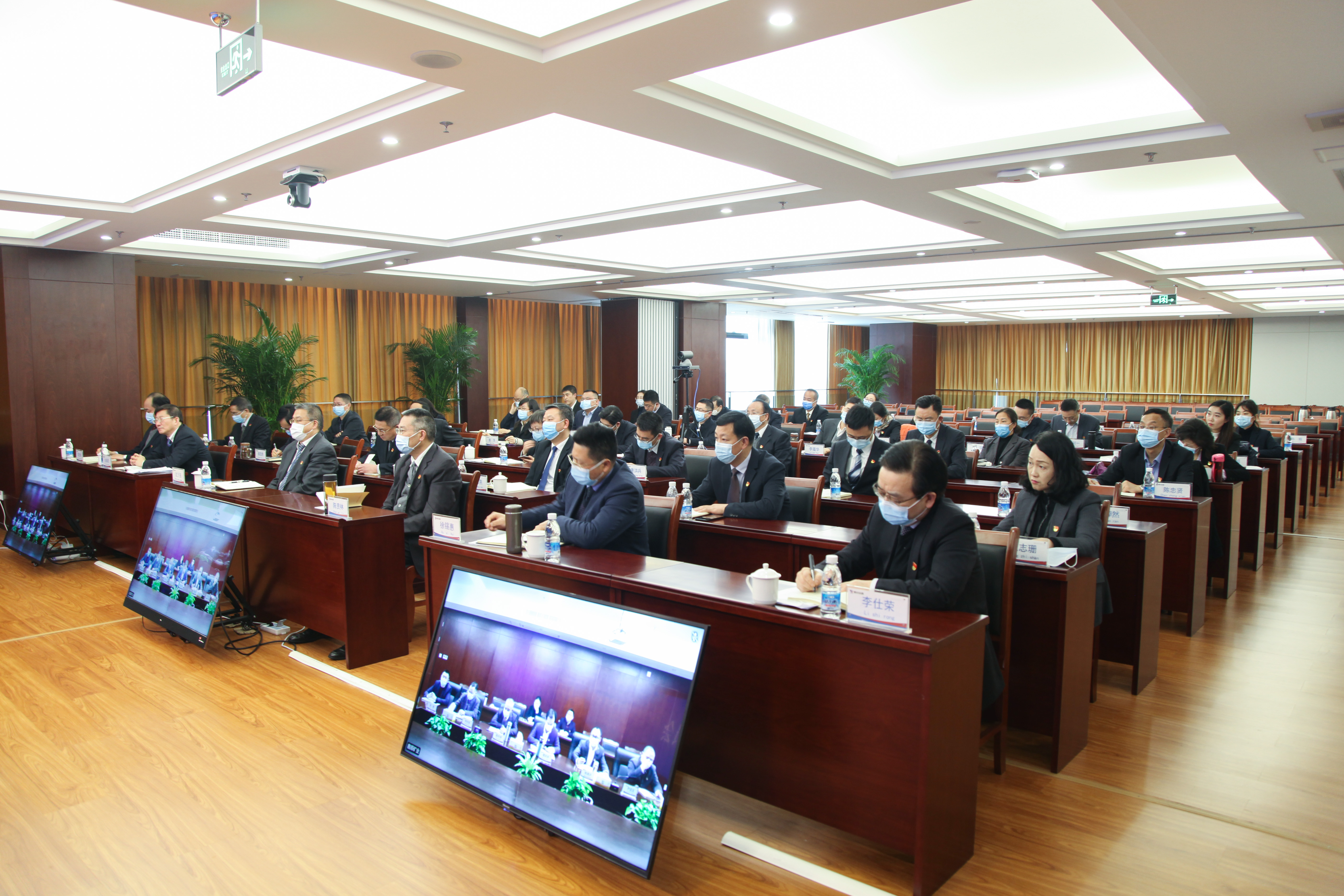 �۲��á�(�й���)���޹�˾����