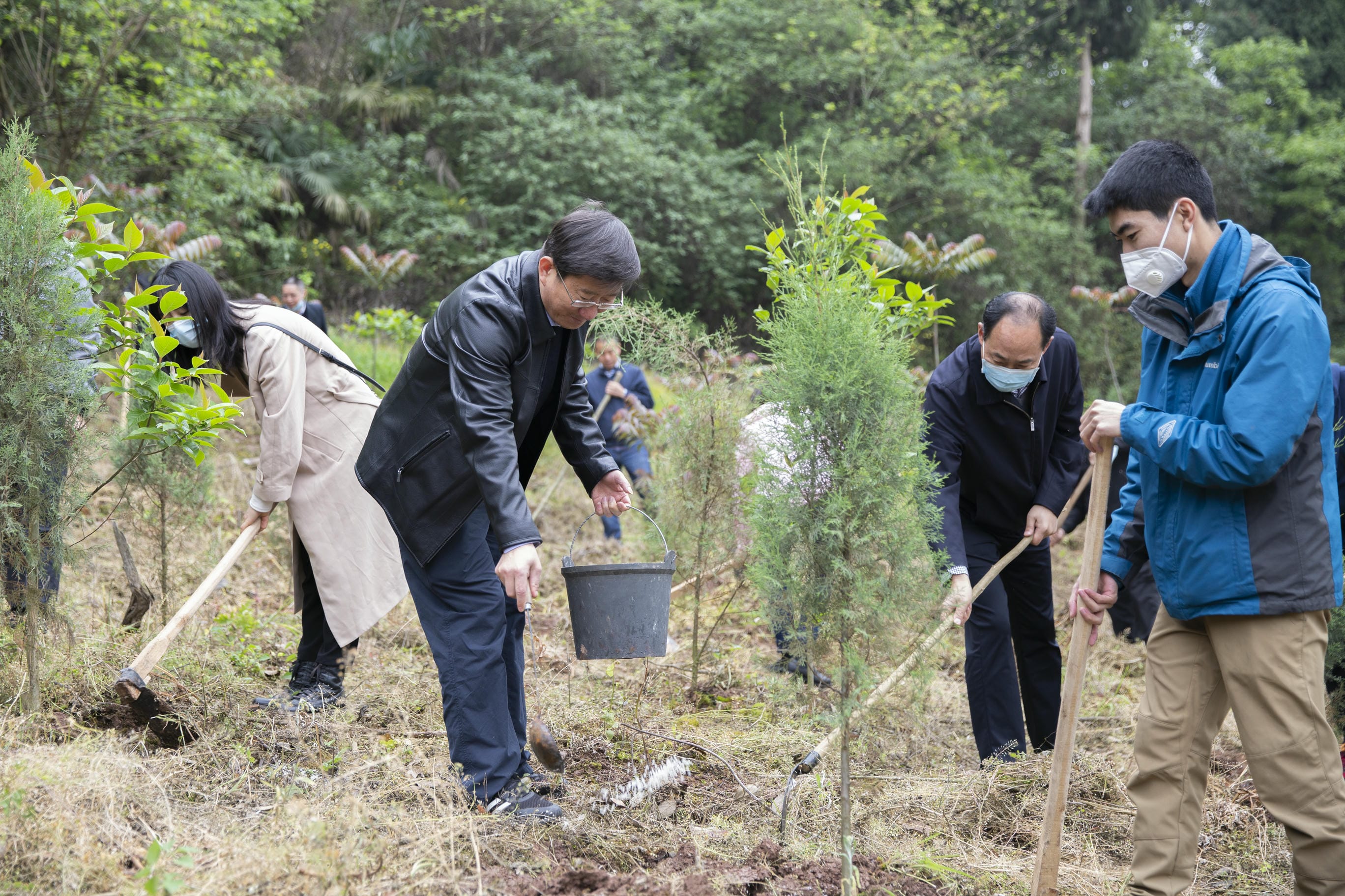 �۲��á�(�й���)���޹�˾����