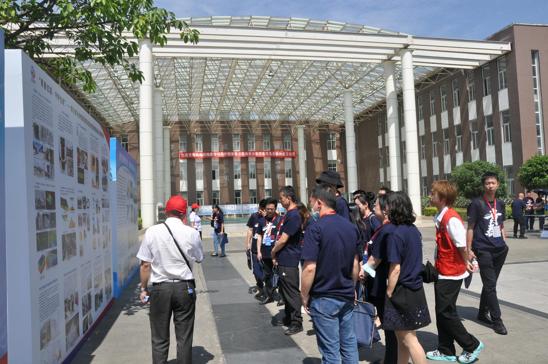 �۲��á�(�й���)���޹�˾����