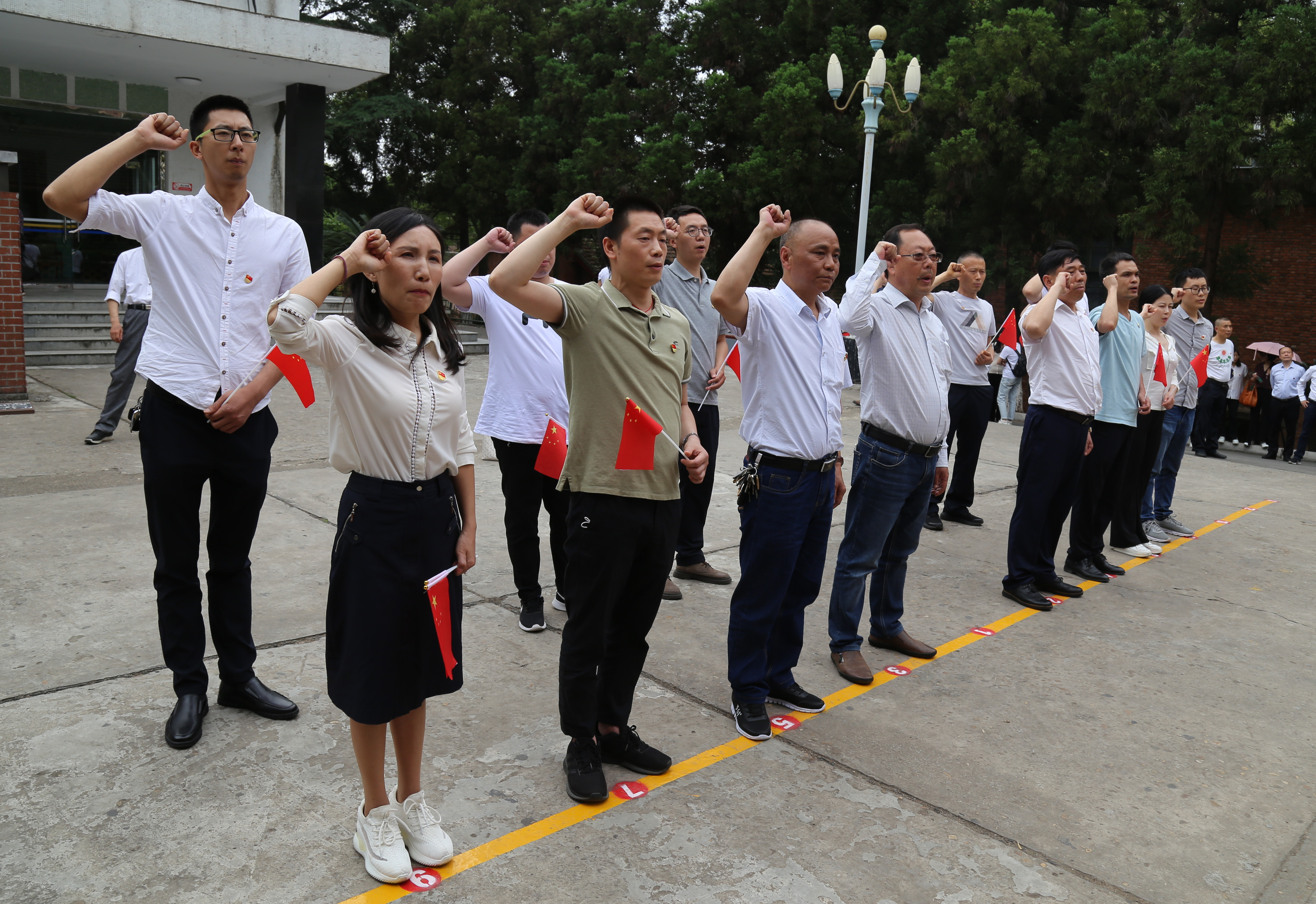 �۲��á�(�й���)���޹�˾����