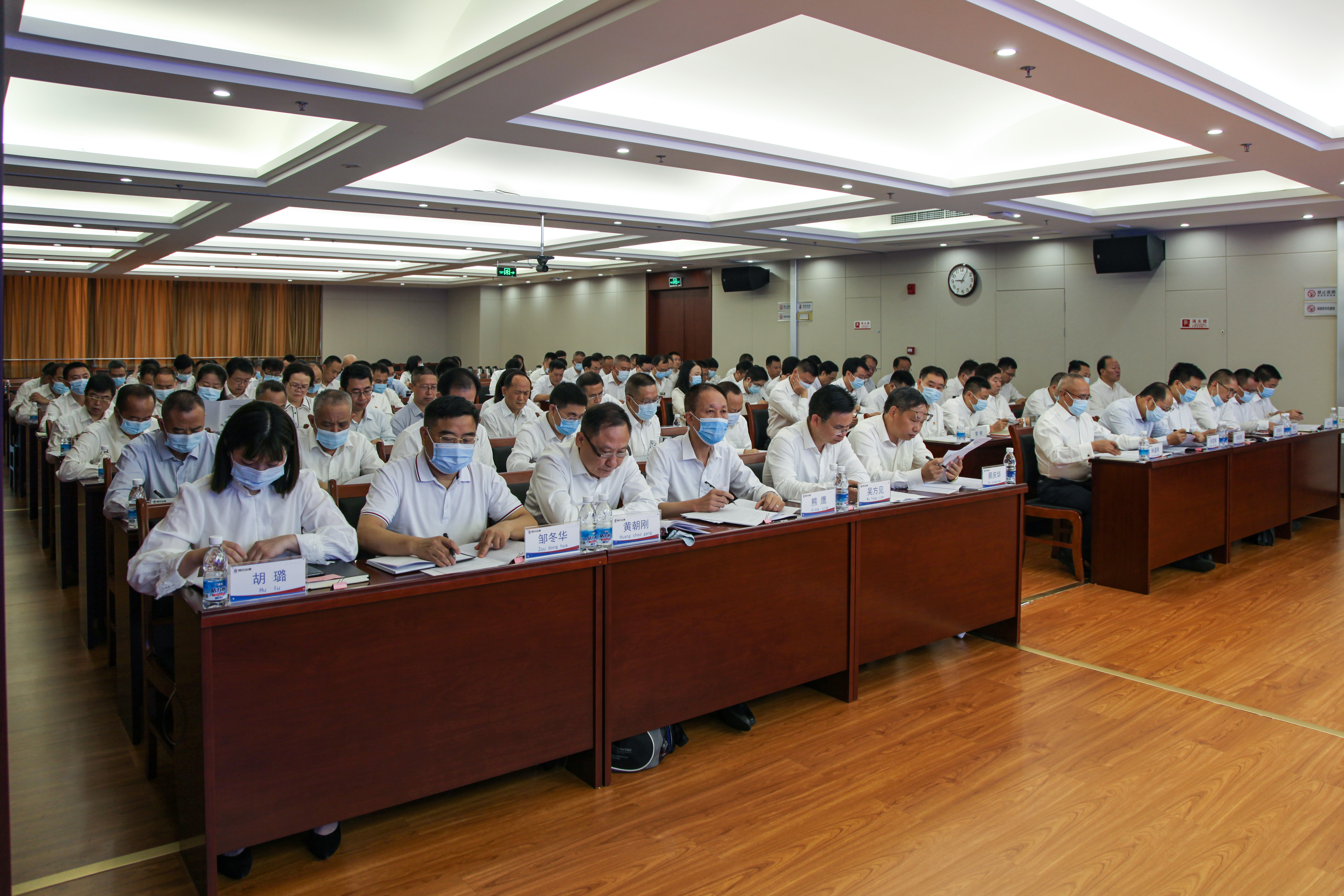 �۲��á�(�й���)���޹�˾����