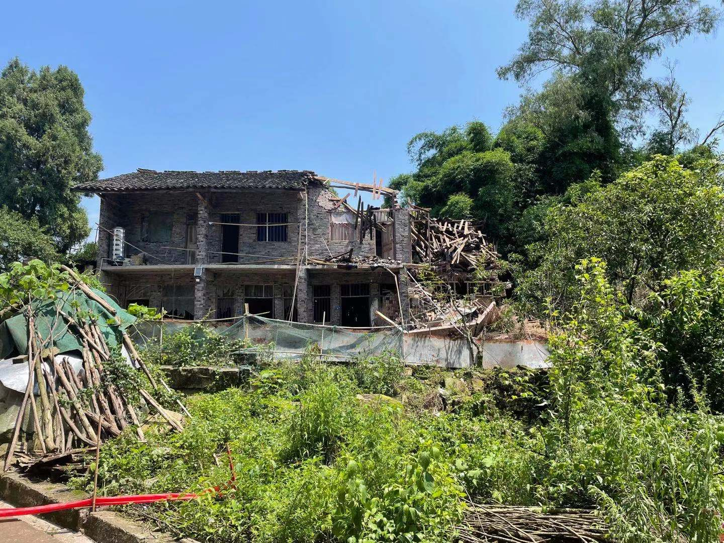 �۲��á�(�й���)���޹�˾����