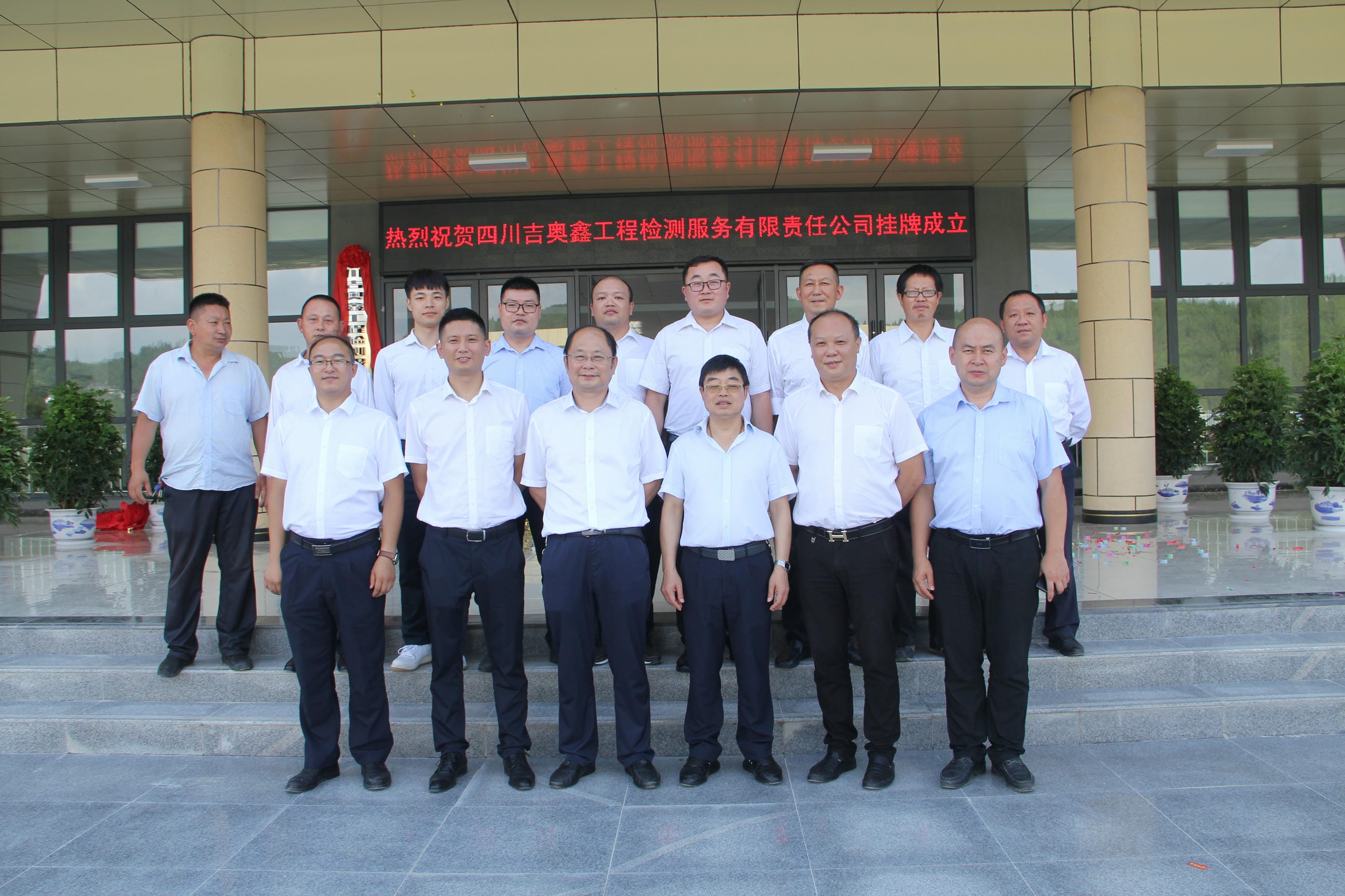 �۲��á�(�й���)���޹�˾����