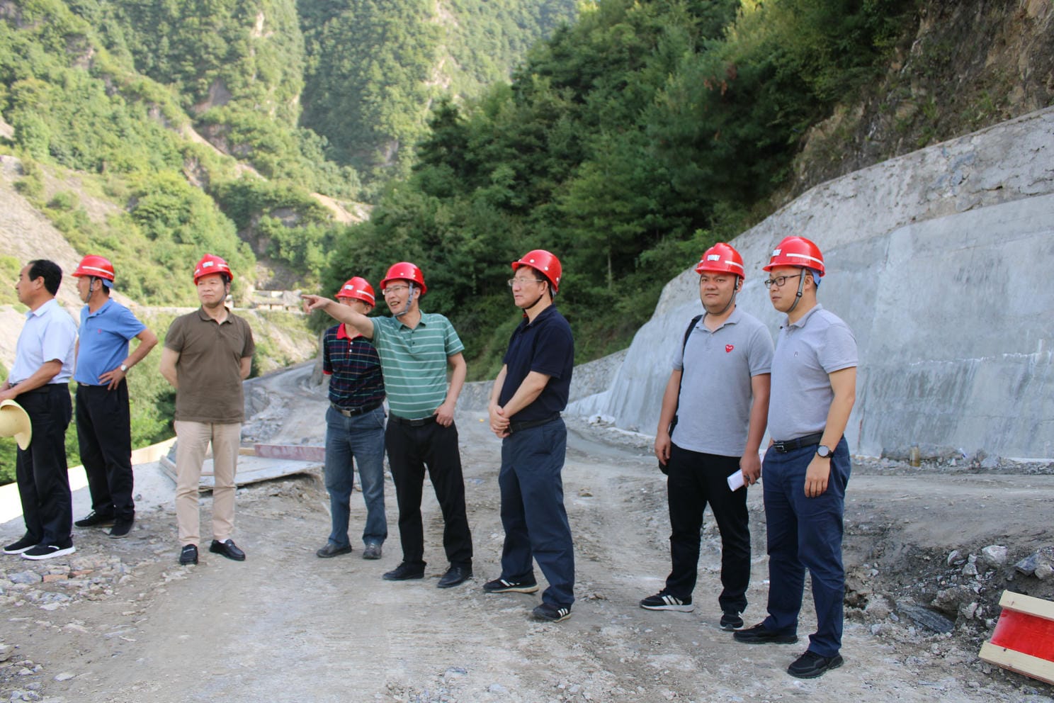 �۲��á�(�й���)���޹�˾����