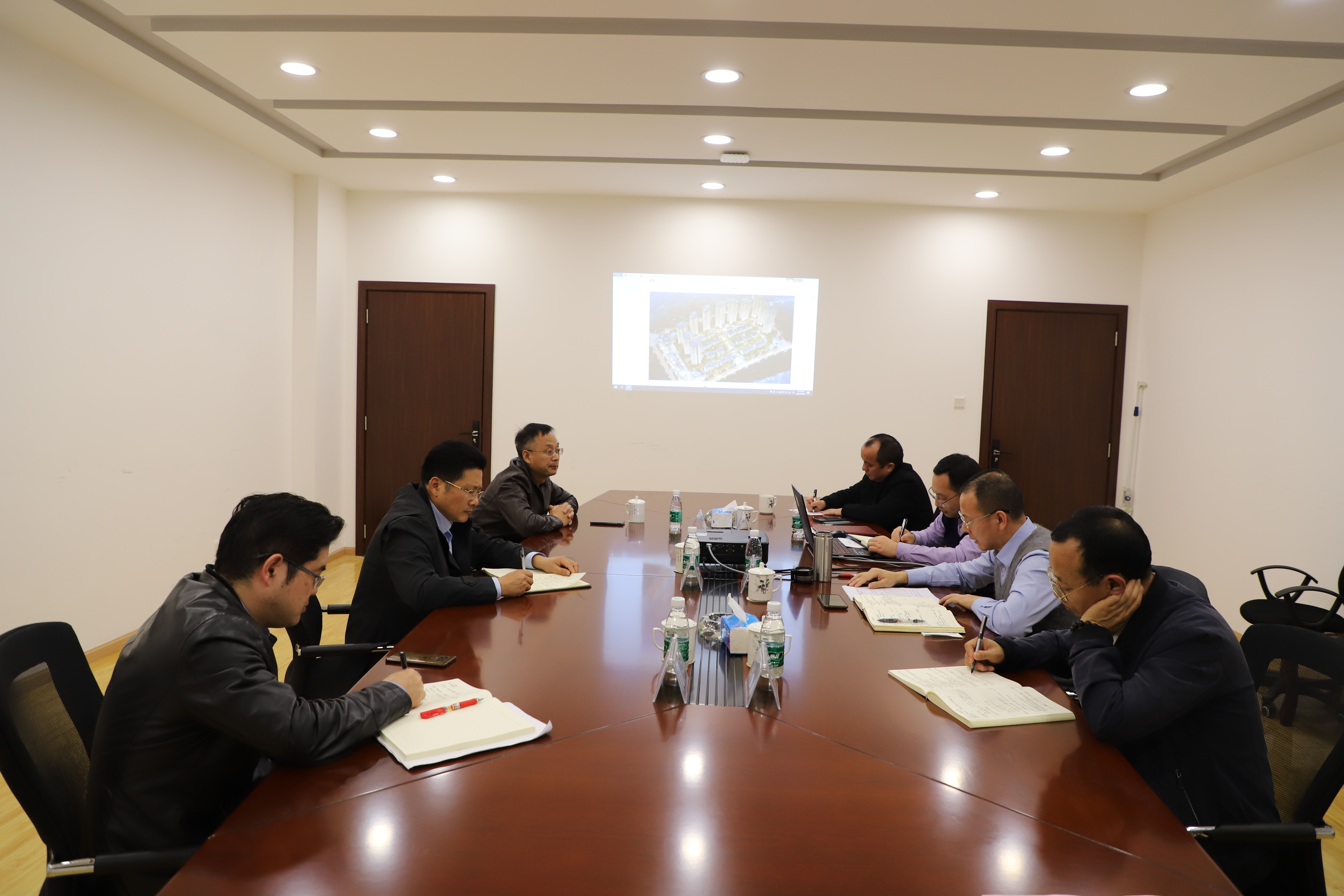 �۲��á�(�й���)���޹�˾����