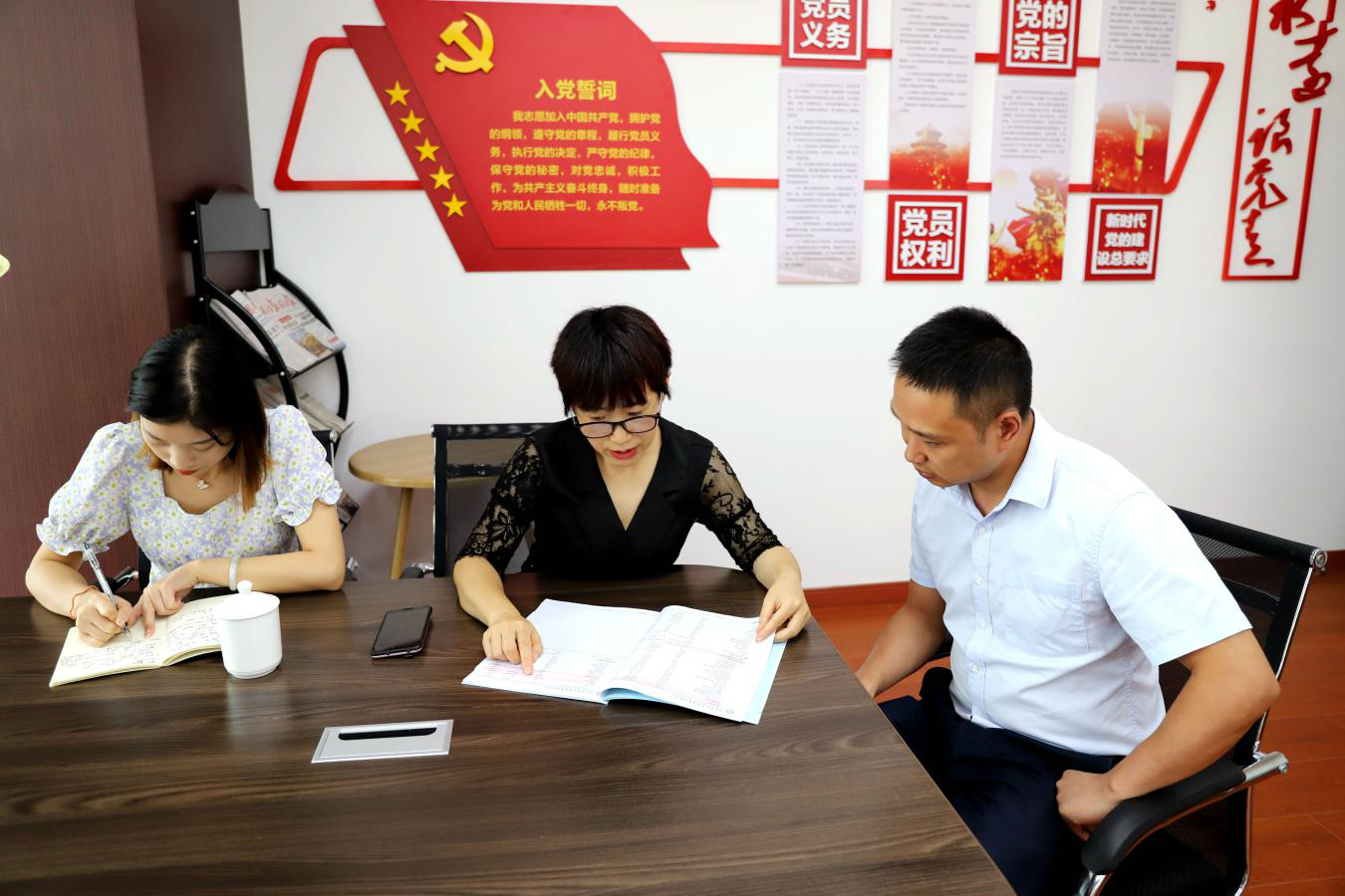 �۲��á�(�й���)���޹�˾����