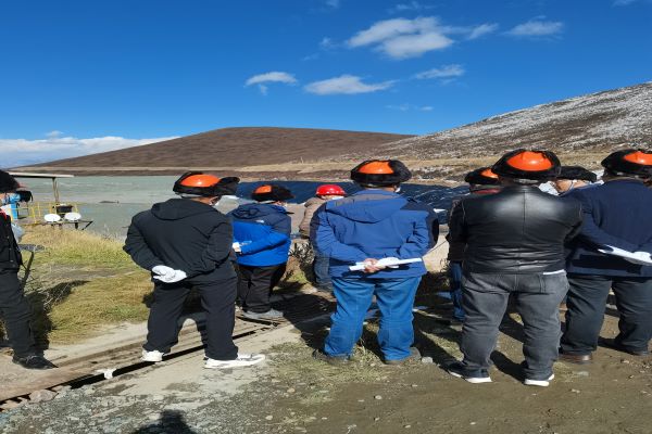 �۲��á�(�й���)���޹�˾����