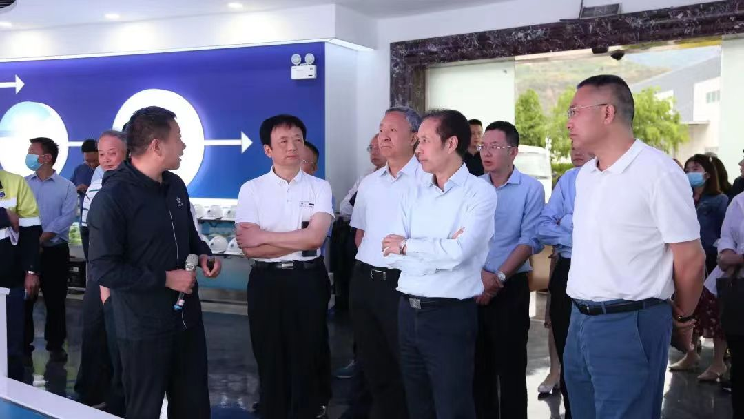 ʡ��Ȼ�۲���Ͷ�ʼ��ŵ�ί��ǡ����³��¹�����ͬʡίʡ����������ѯίԱ�����γ¹�־���Ű�����