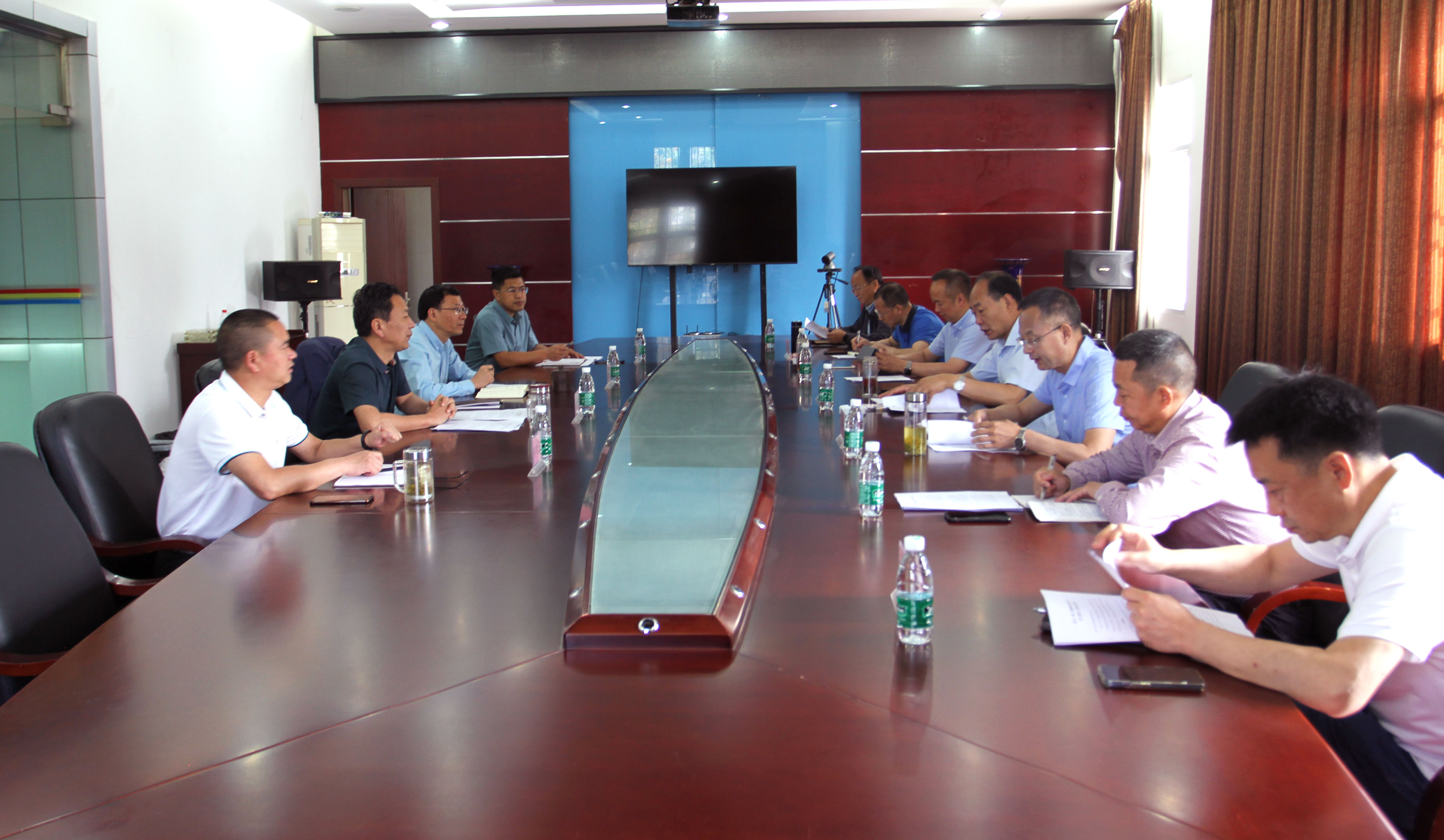 �۲��á�(�й���)���޹�˾����