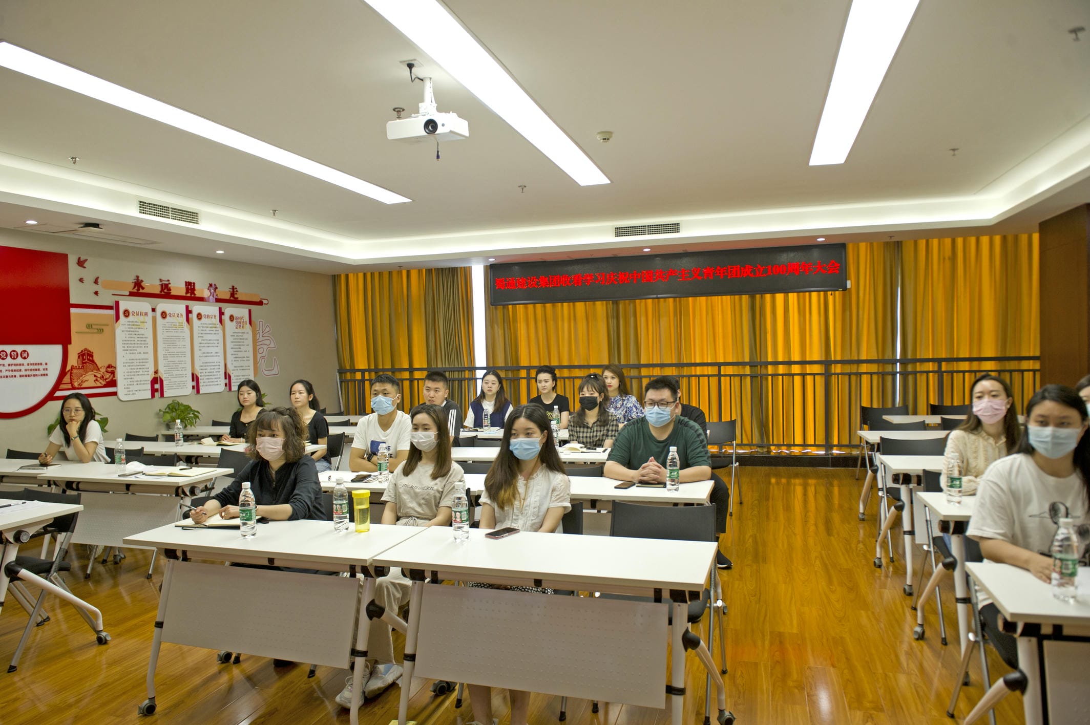 �۲��á�(�й���)���޹�˾����