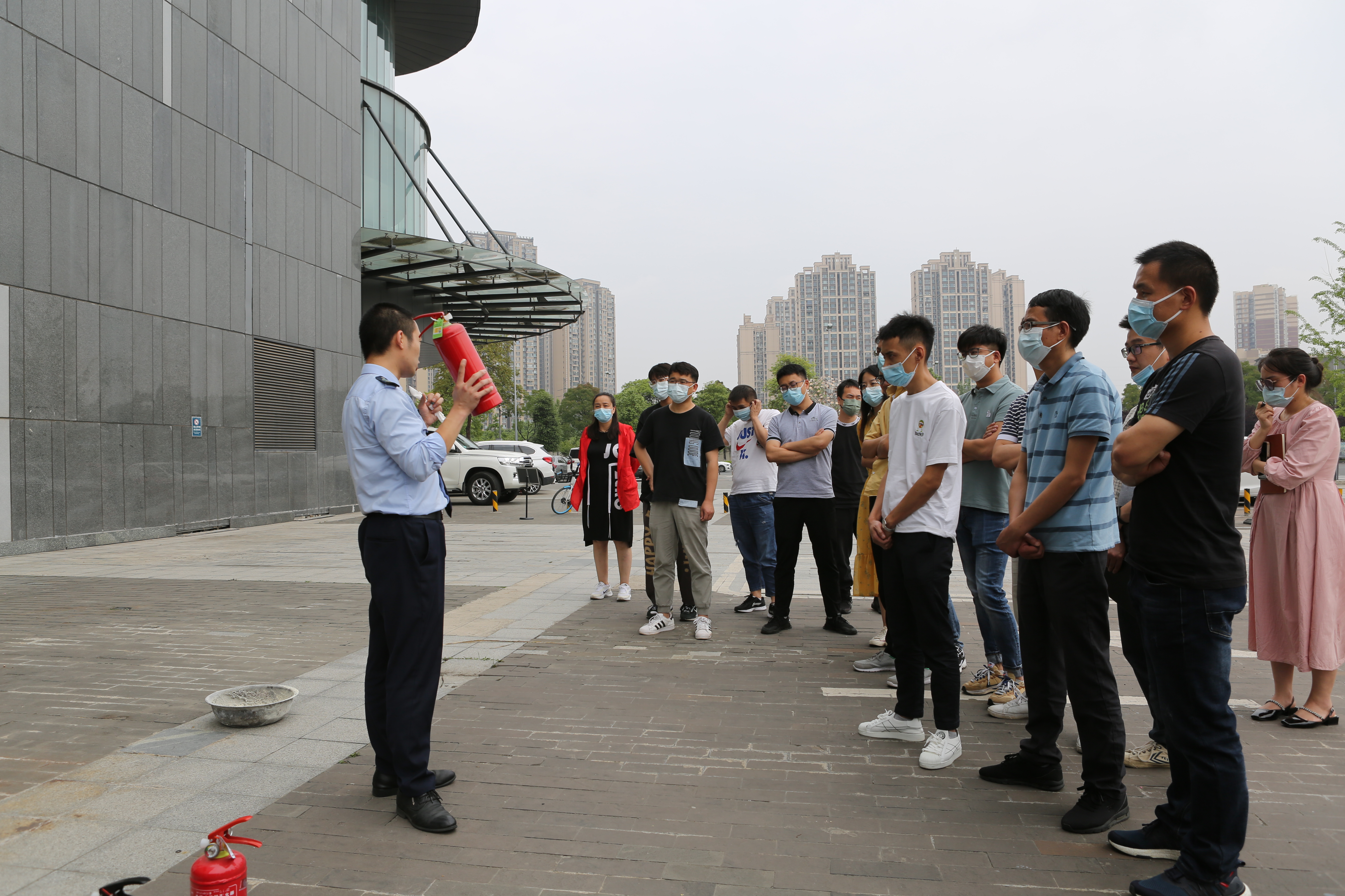 �۲��á�(�й���)���޹�˾����