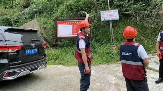 �۲��á�(�й���)���޹�˾����