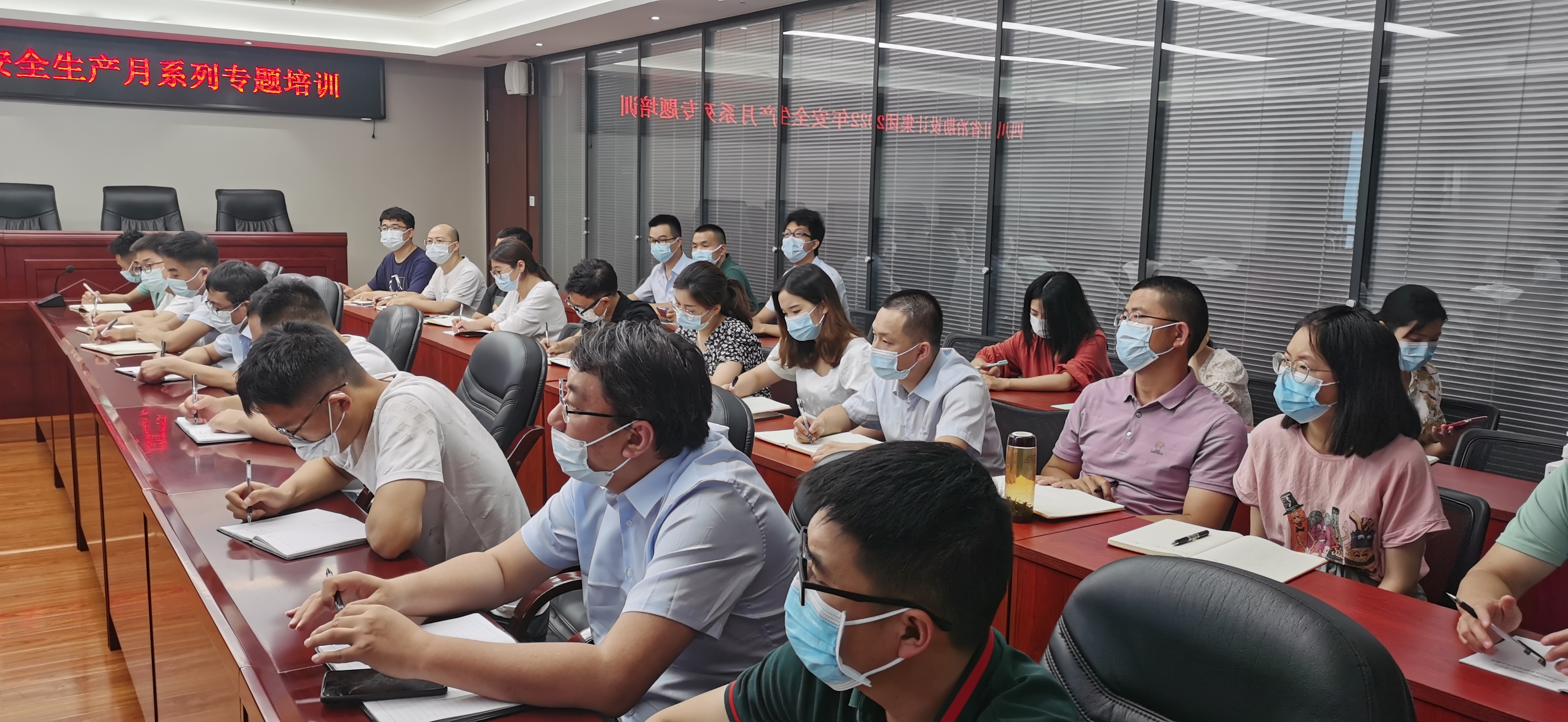 �۲��á�(�й���)���޹�˾����