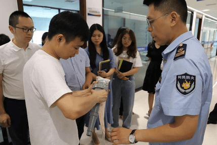 �۲��á�(�й���)���޹�˾����