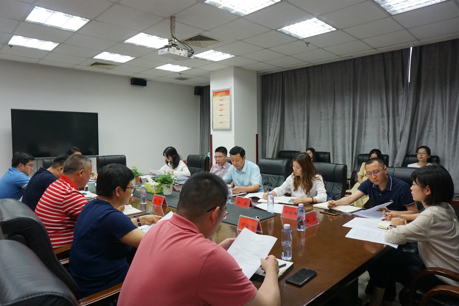 �۲��á�(�й���)���޹�˾����