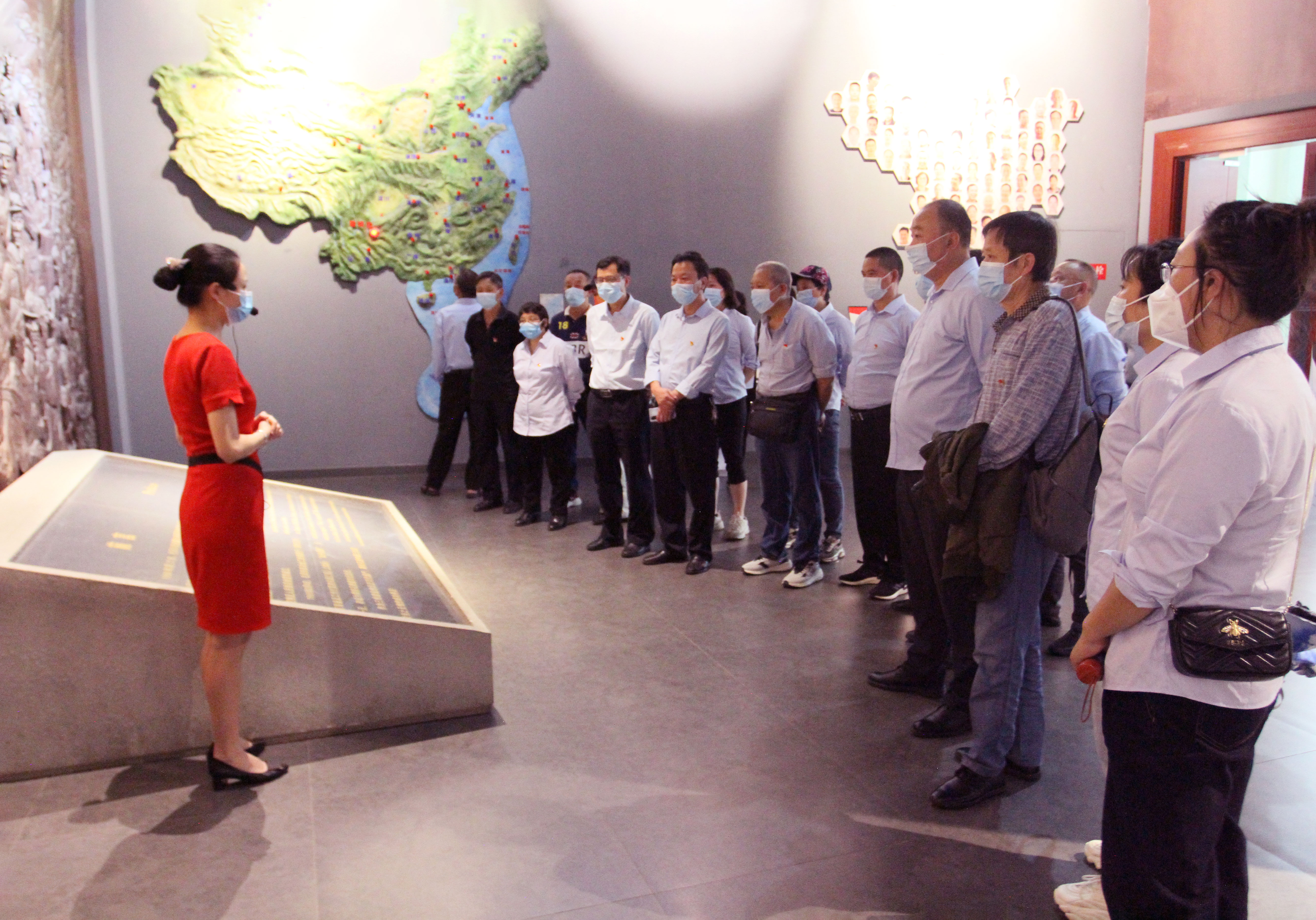 �۲��á�(�й���)���޹�˾����