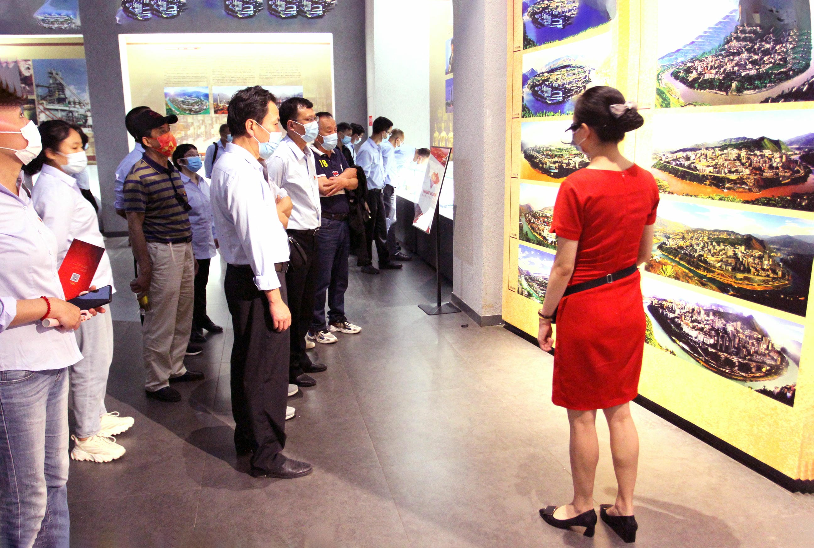 �۲��á�(�й���)���޹�˾����