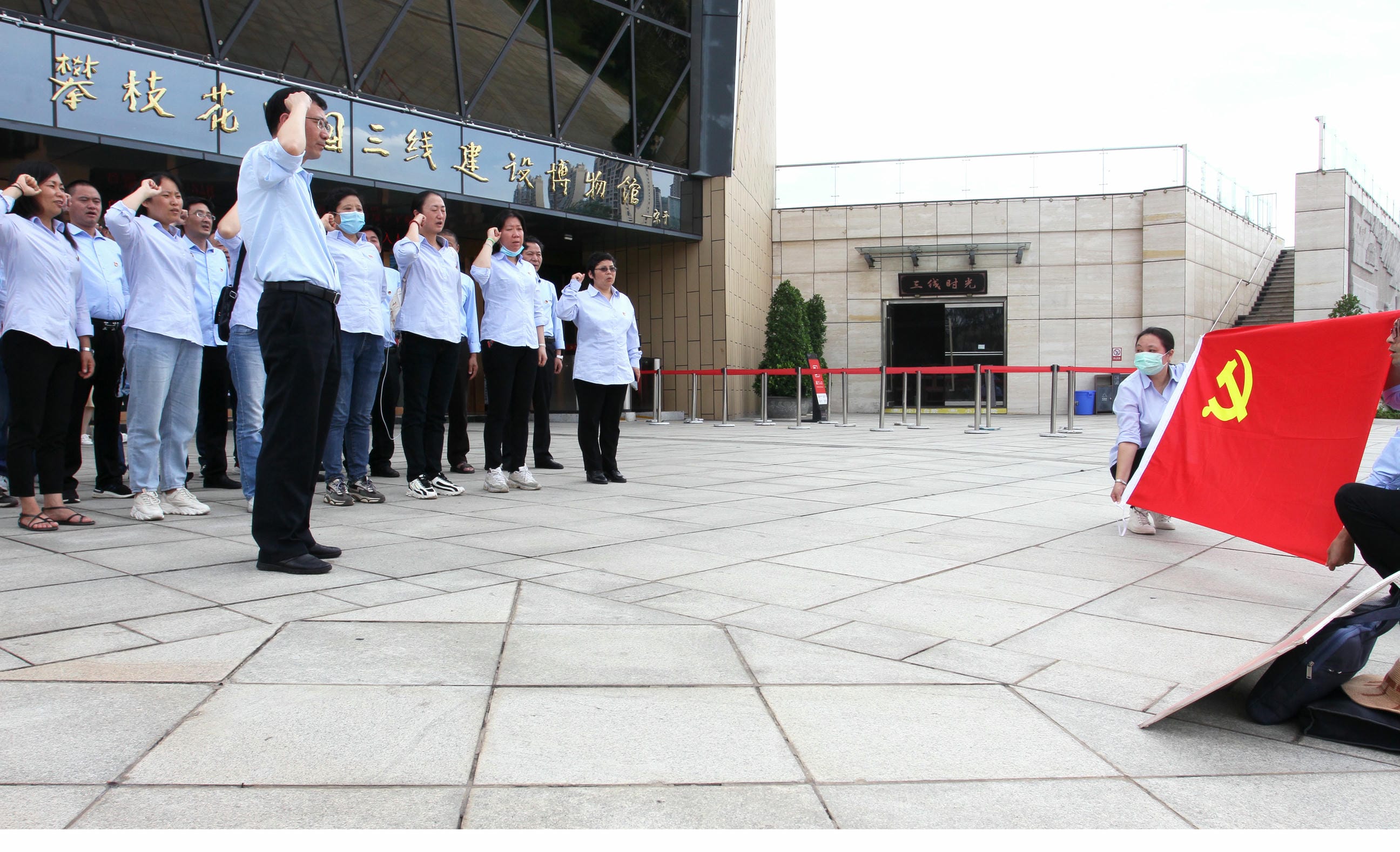 �۲��á�(�й���)���޹�˾����