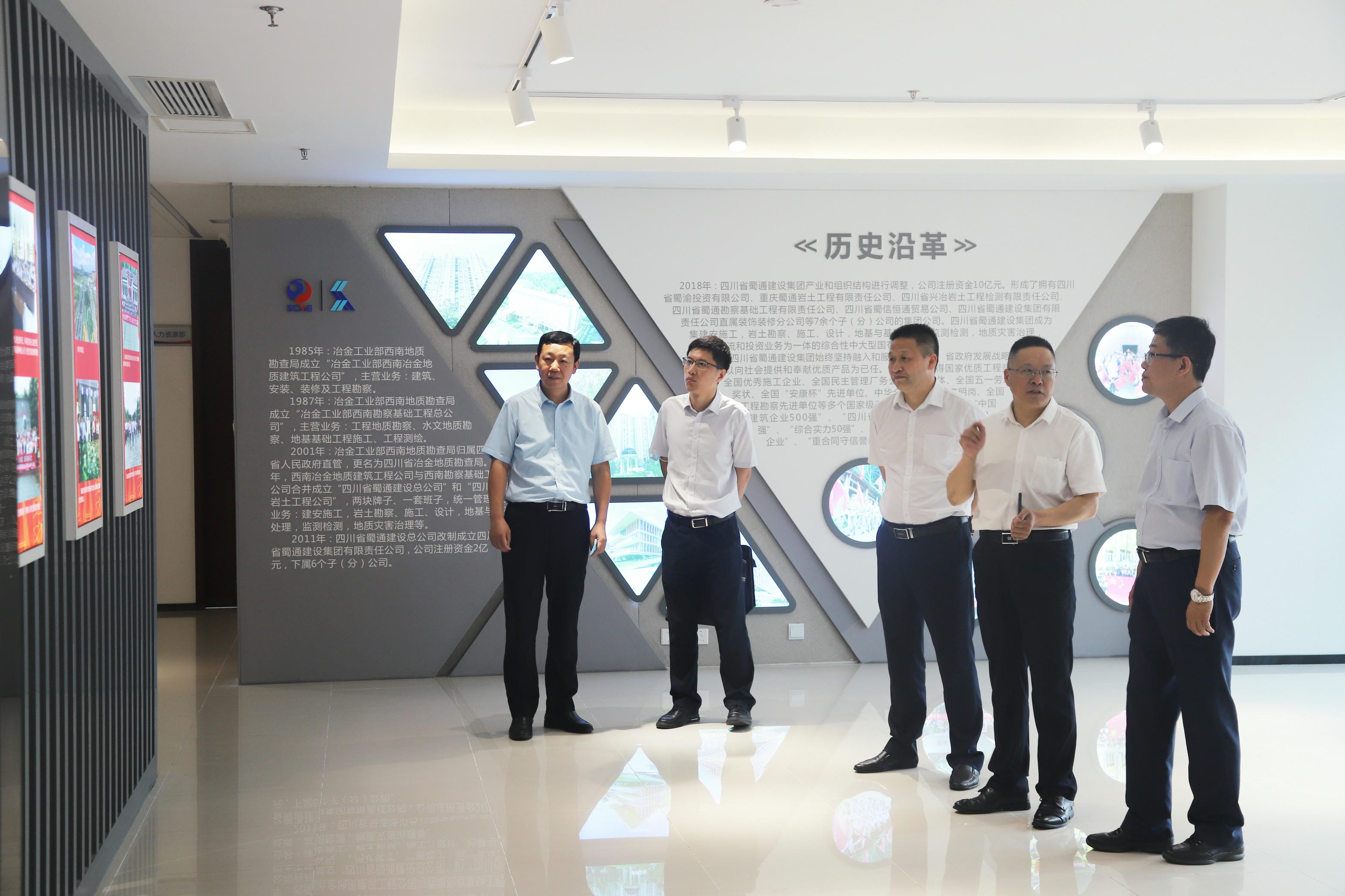 �۲��á�(�й���)���޹�˾����