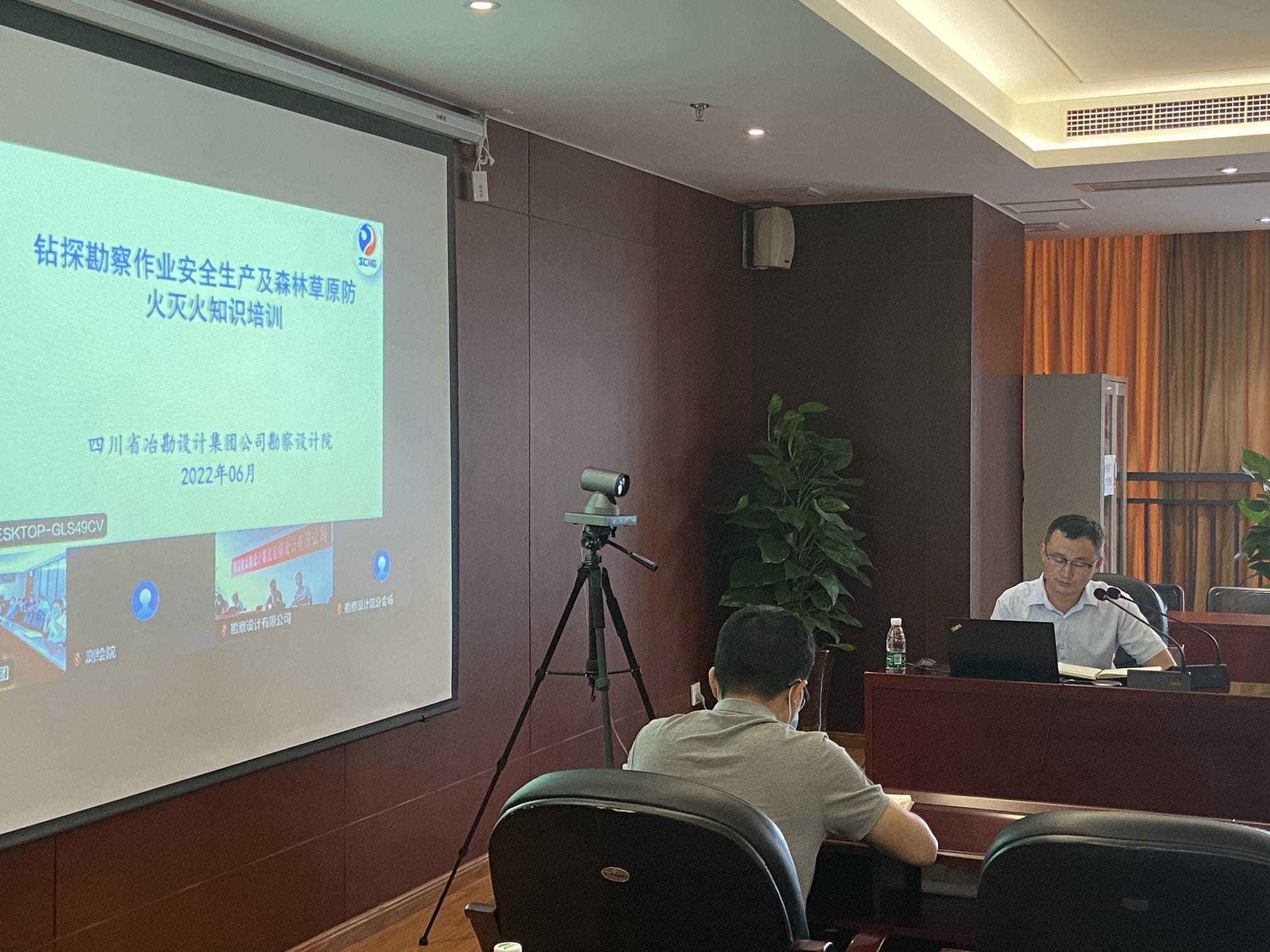 �۲��á�(�й���)���޹�˾����