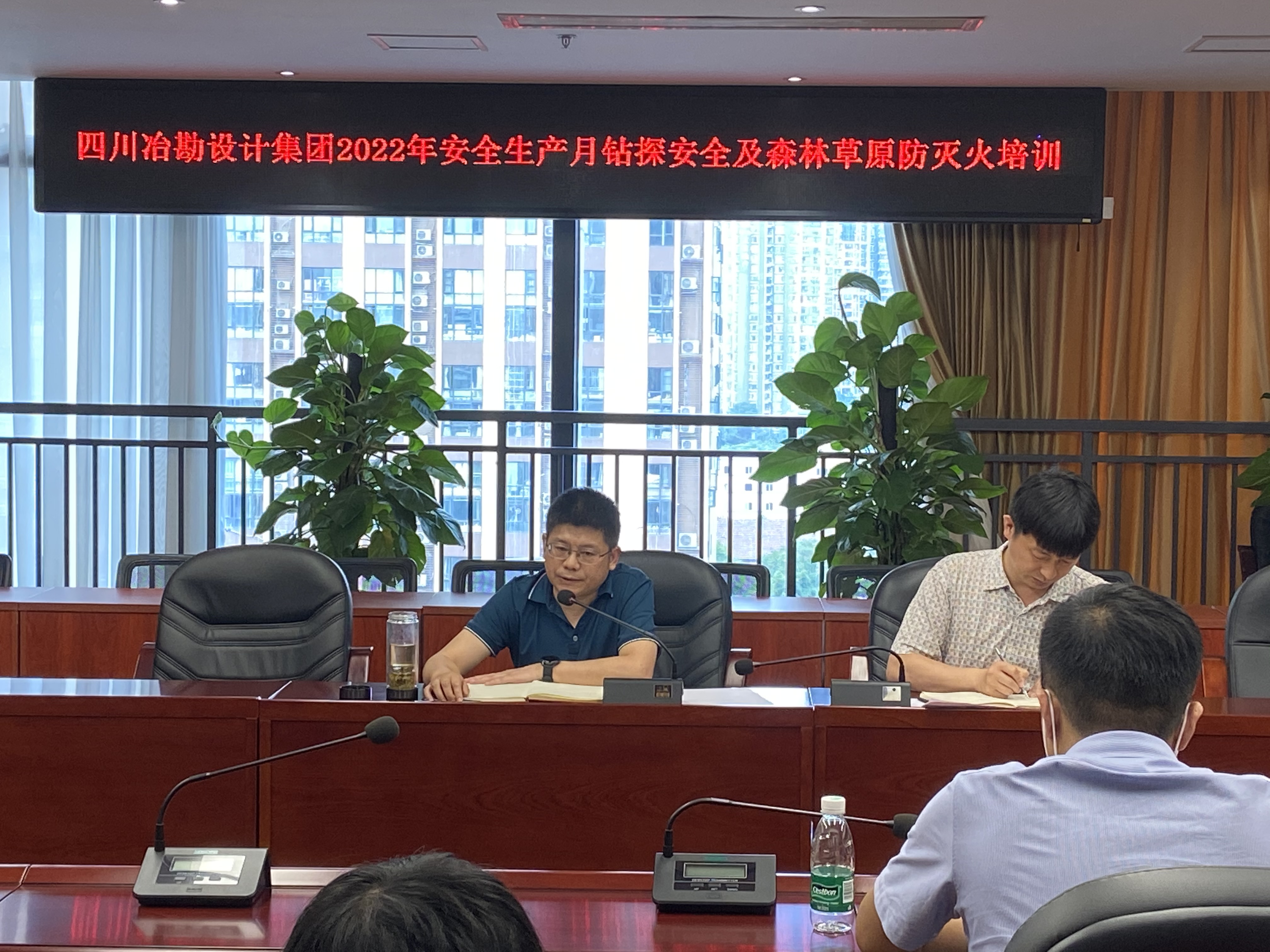 �۲��á�(�й���)���޹�˾����