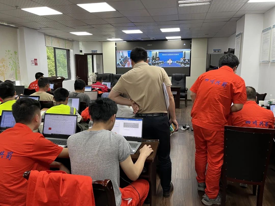 �۲��á�(�й���)���޹�˾����