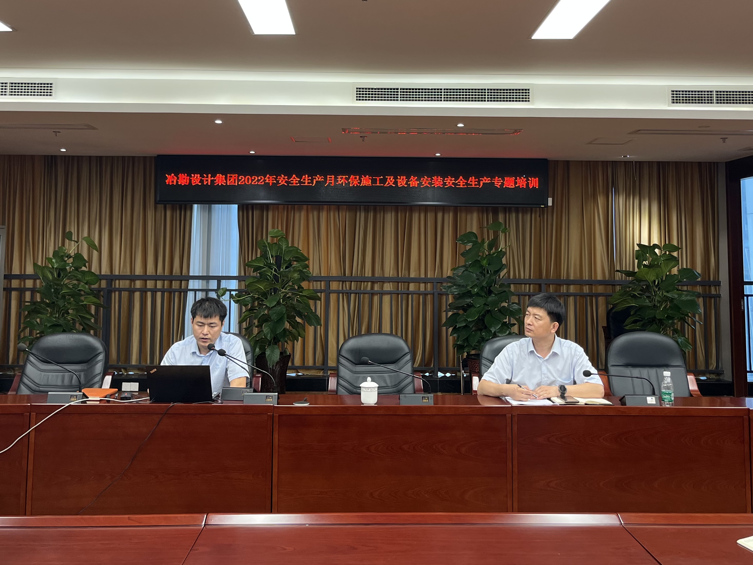 �۲��á�(�й���)���޹�˾����