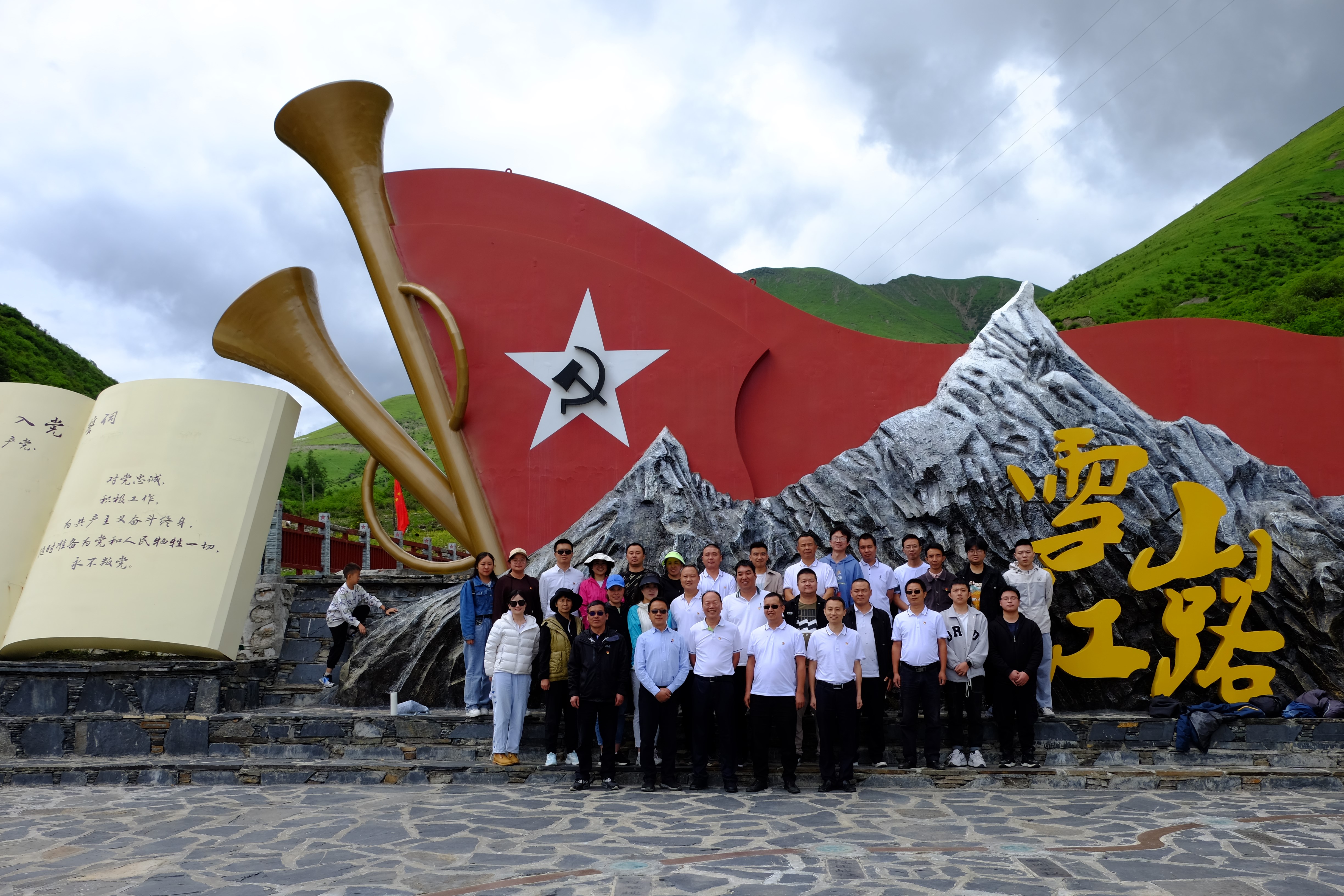 �۲��á�(�й���)���޹�˾����