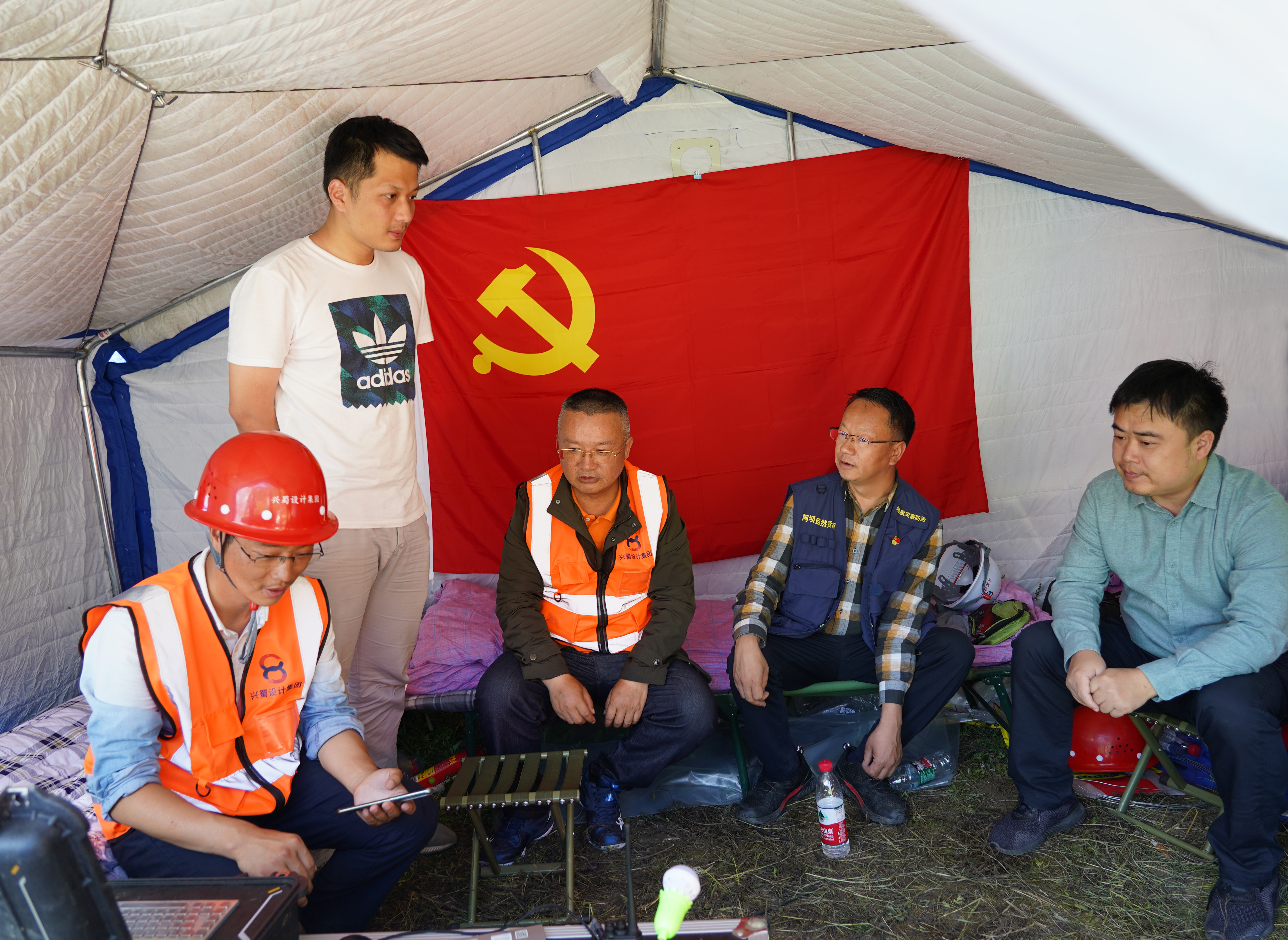 �۲��á�(�й���)���޹�˾����