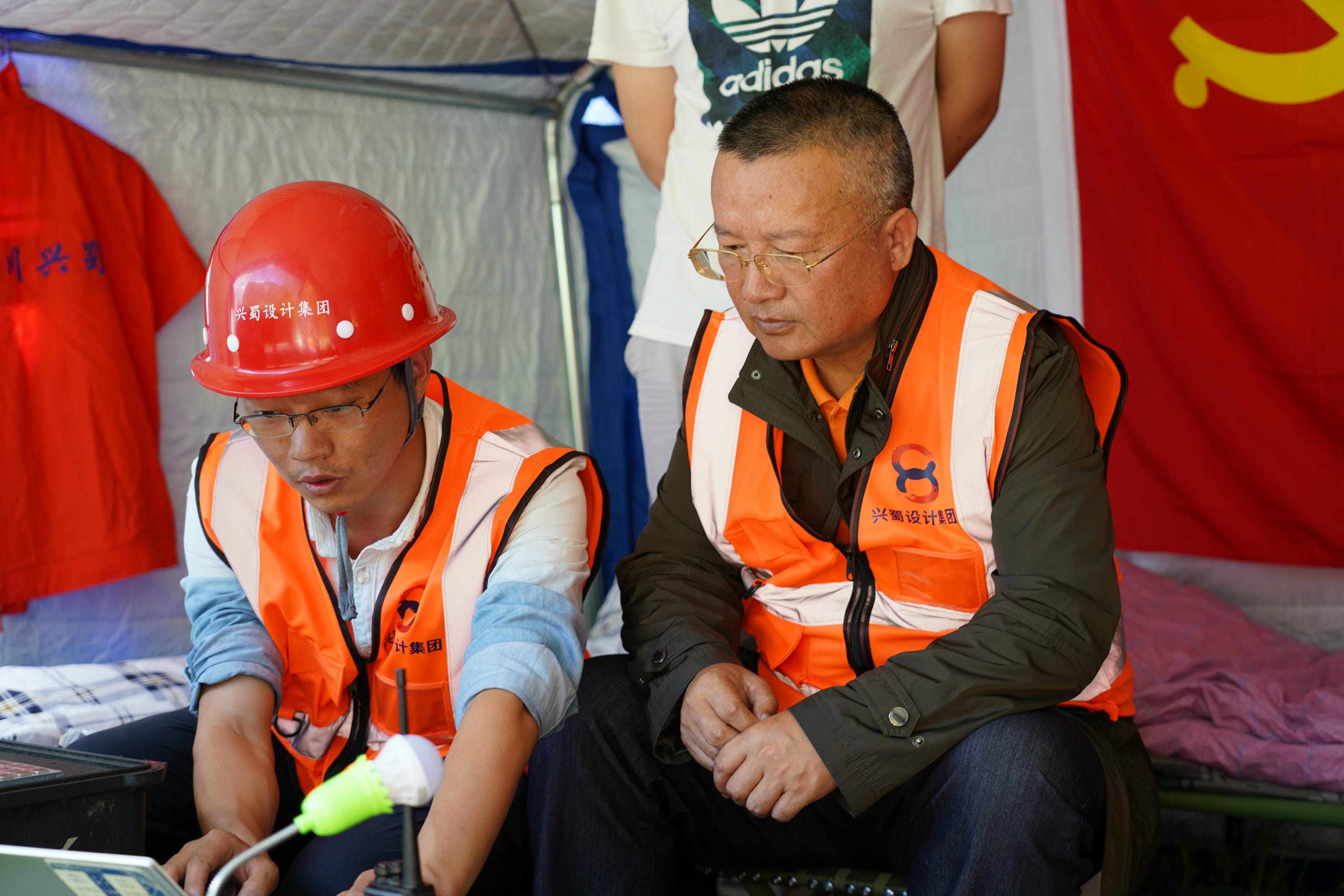 �۲��á�(�й���)���޹�˾����