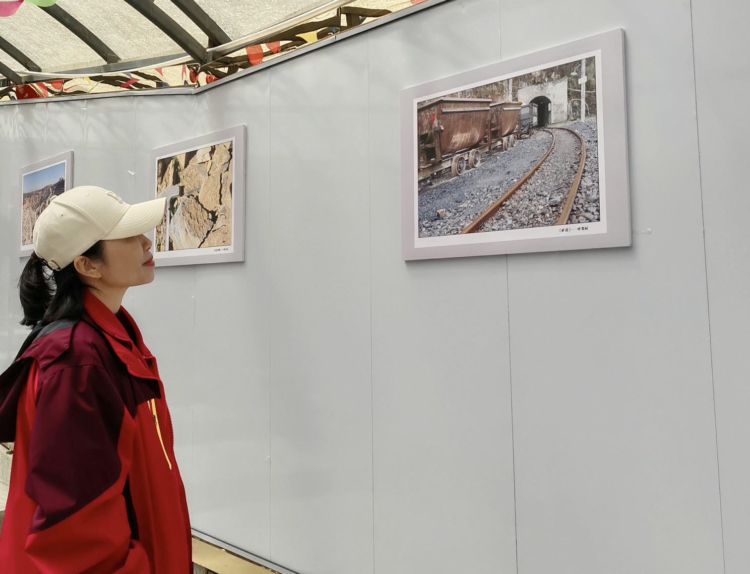 �۲��á�(�й���)���޹�˾����