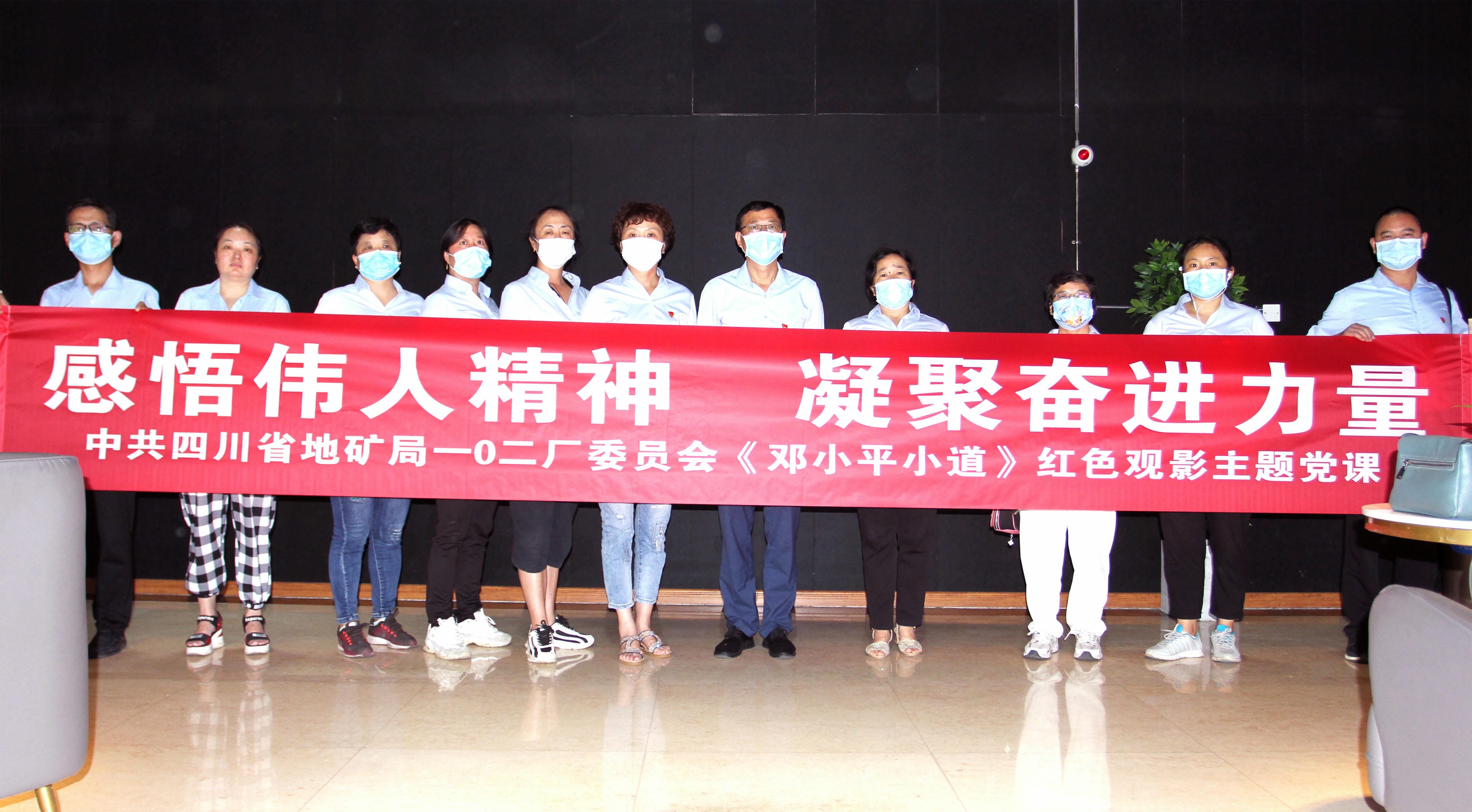 �۲��á�(�й���)���޹�˾����