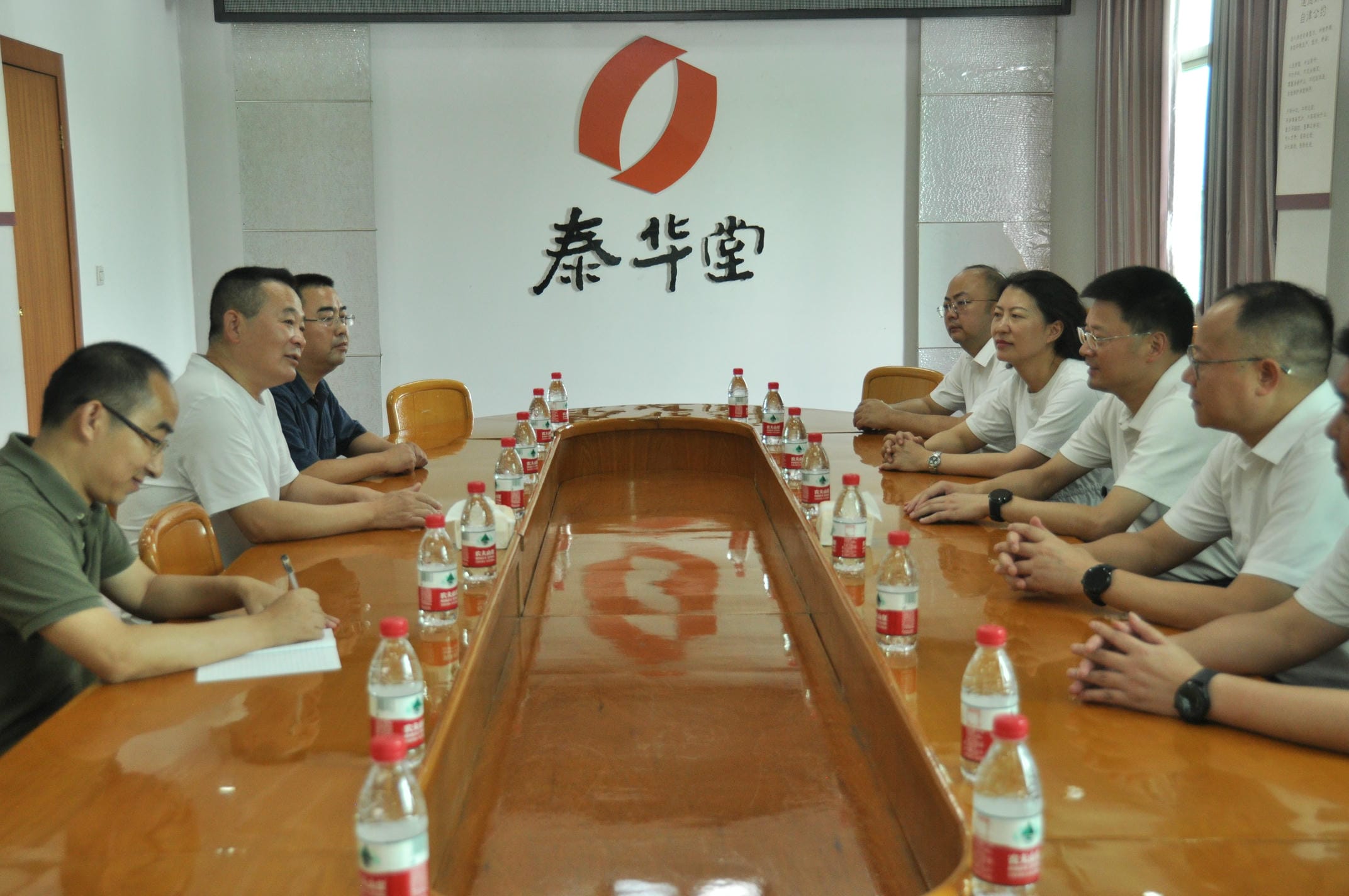 �۲��á�(�й���)���޹�˾����