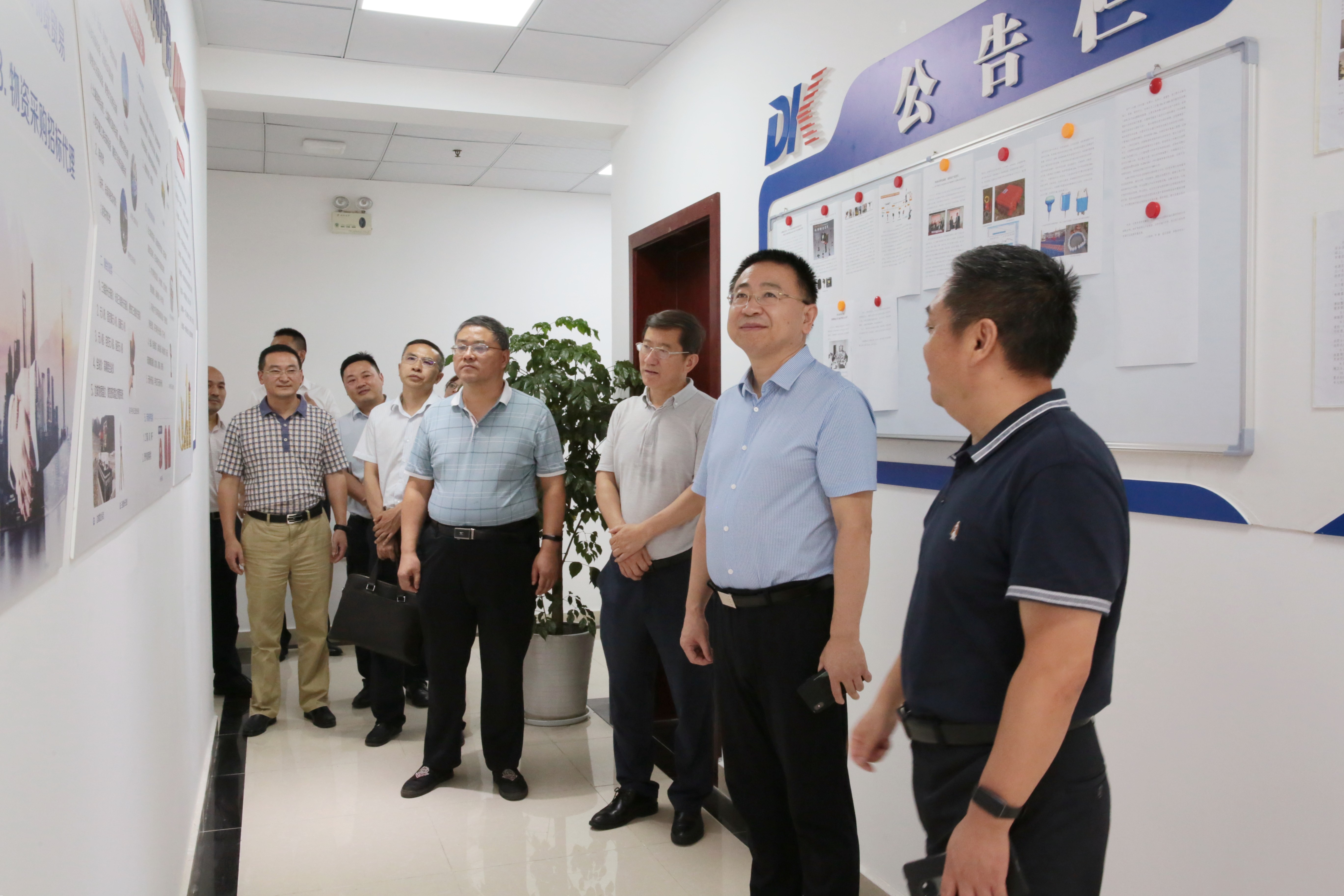 �����ڵؿ����ʹ�˾������ʱǿ�����۽�Ŀ��  ȫ���Ը�  ƴ���� ץ����