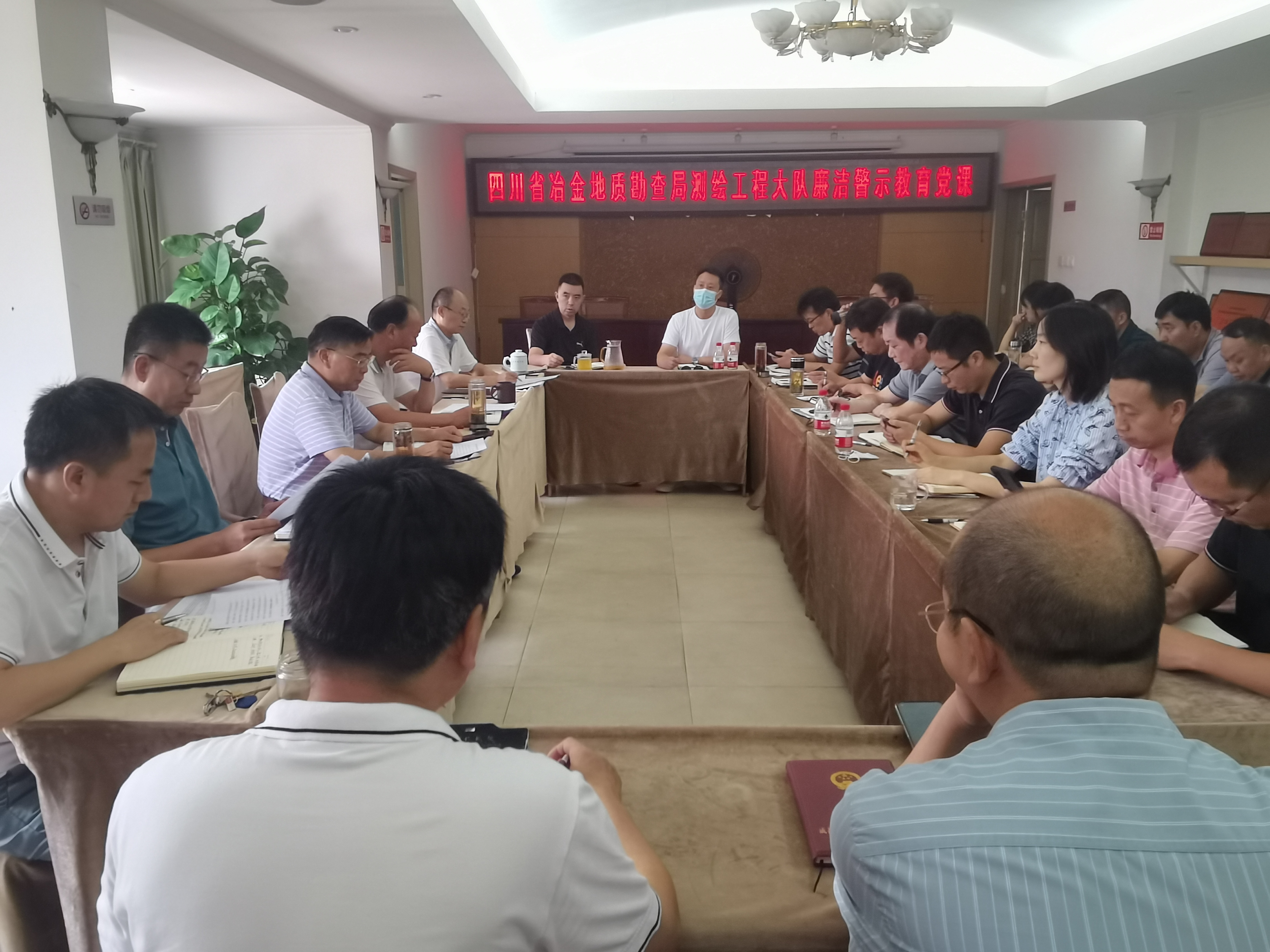 �۲��á�(�й���)���޹�˾����