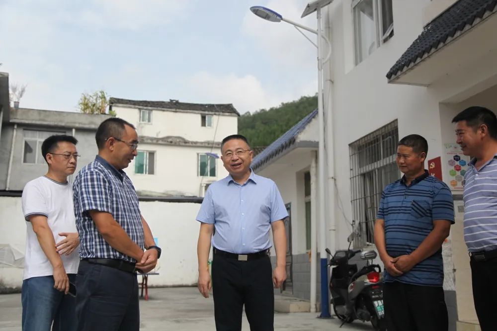 �۲��á�(�й���)���޹�˾����