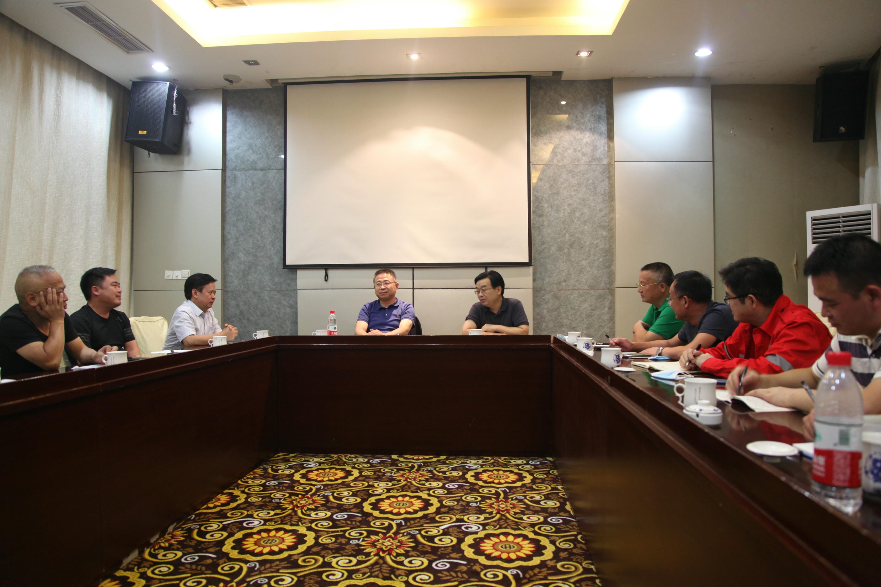 �۲��á�(�й���)���޹�˾����