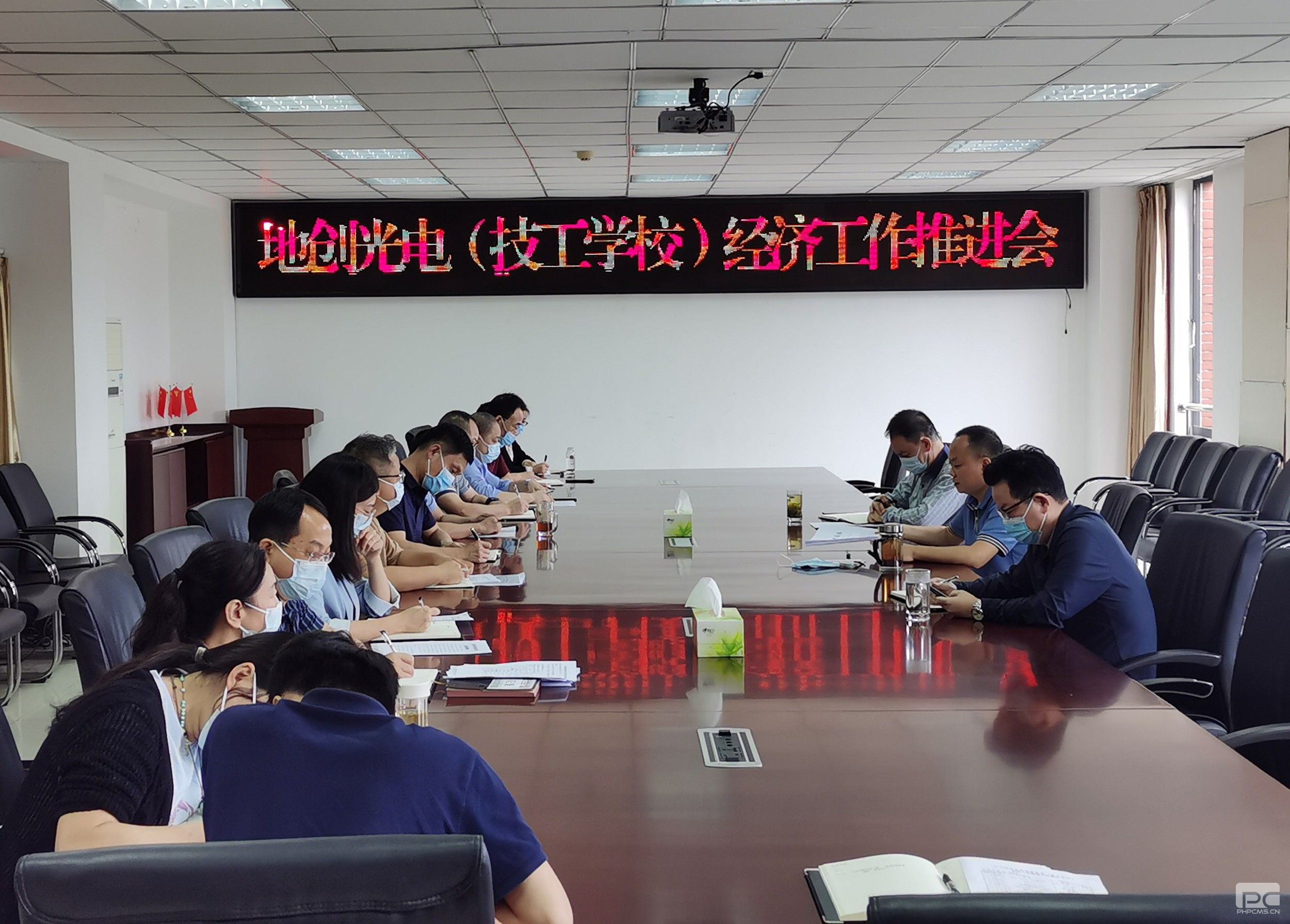 �ش���磨����ѧУ���ٿ����꾭�������ƽ���