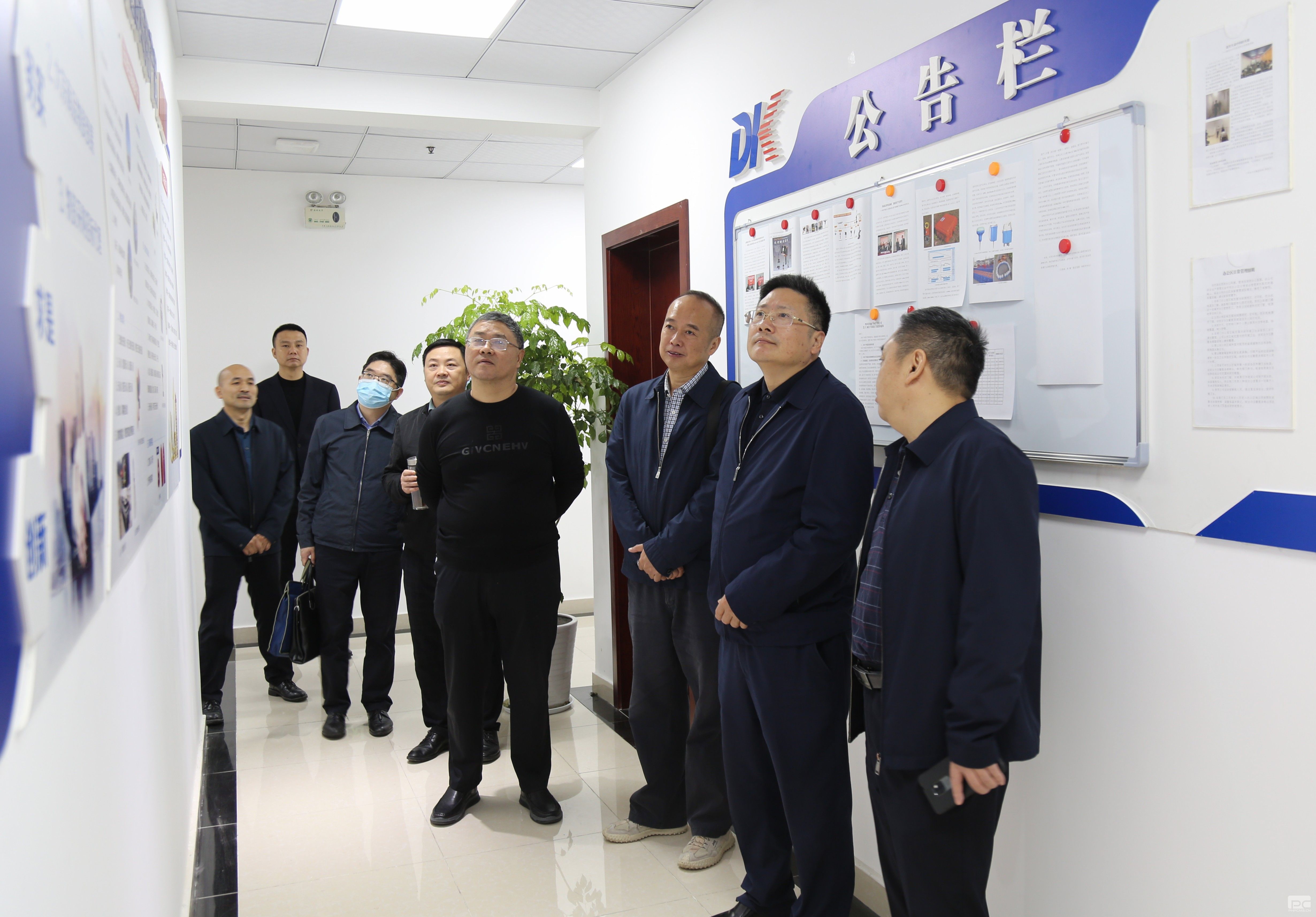 �۲��á�(�й���)���޹�˾����