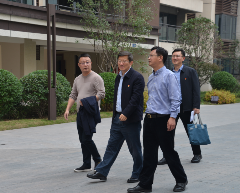 ��͢�ߡ��Ŵ�ïһ�е��ڳǷ����������Ķ�ʮ����