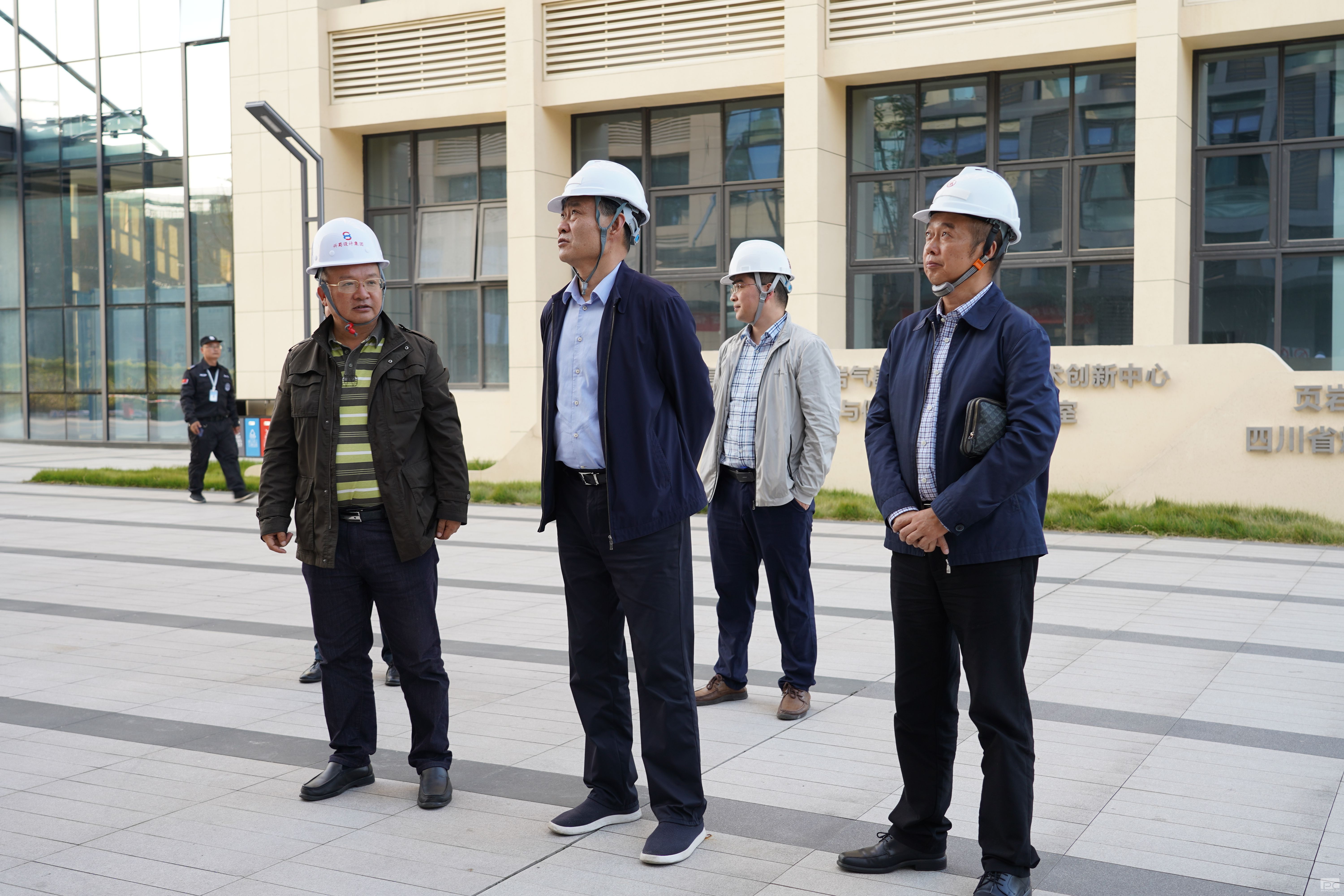 �۲��á�(�й���)���޹�˾����