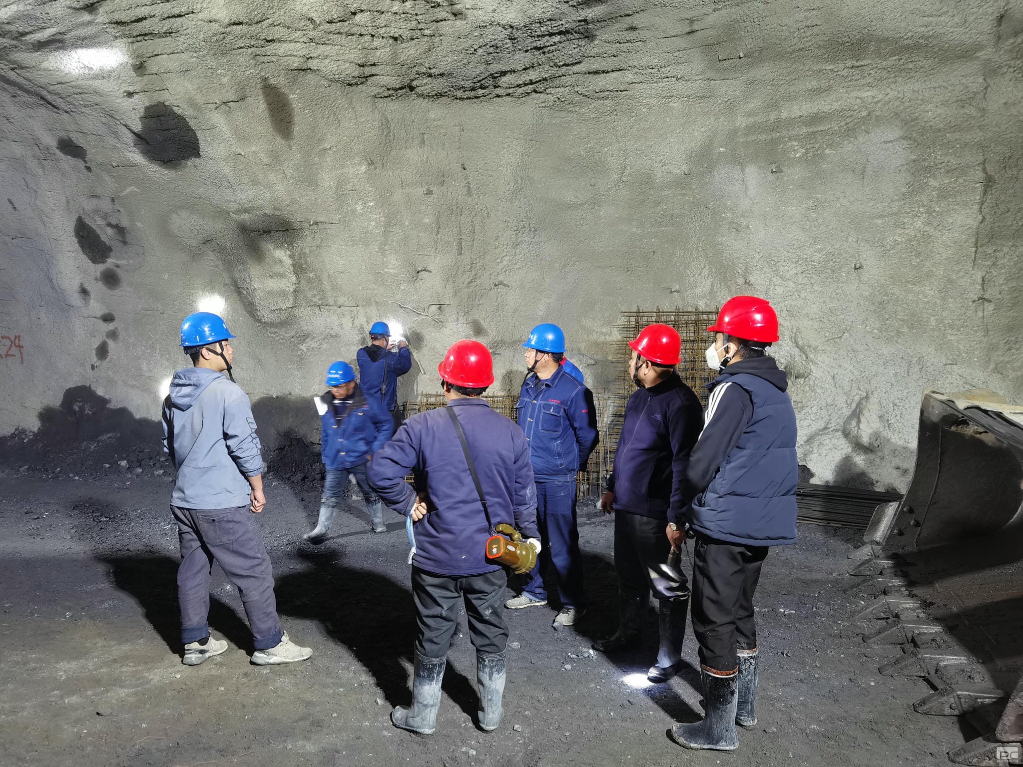 �۲��á�(�й���)���޹�˾����