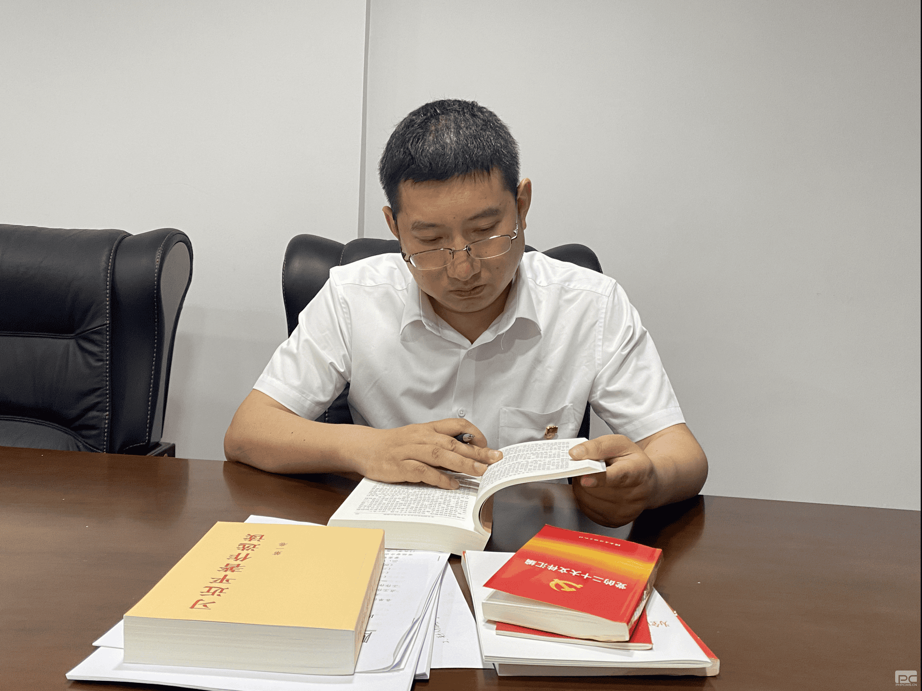 �۲��á�(�й���)���޹�˾����