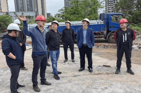 �ڳǷ�����֯��չ��ӭ���ˡ�����������һ��ǰ ��������ר����